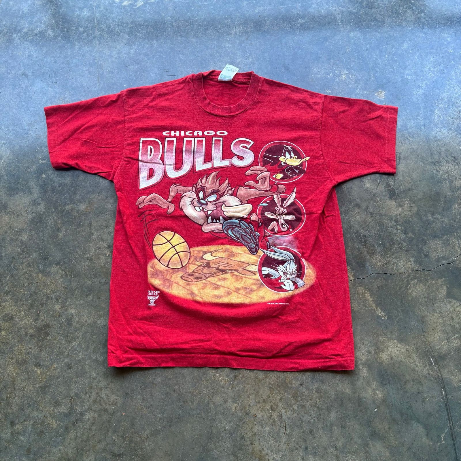Vintage Vintage 90s Chicago Bulls Looney Tunes T-shirt Size US L / EU 52-54 / 3 - 1 Thumbnail