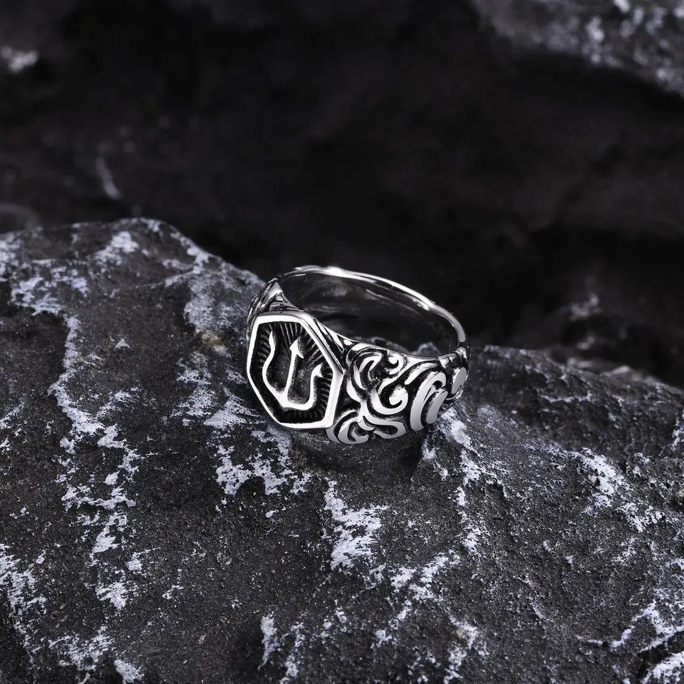 Jewelry × Vintage 13mm Tridant Signet Ring Size ONE SIZE - 4 Thumbnail