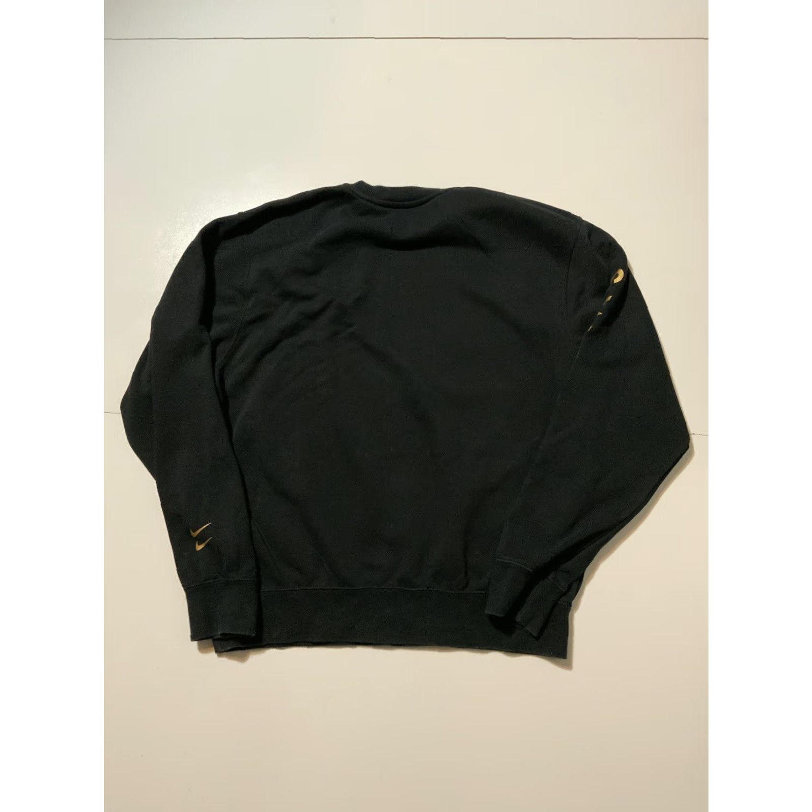 Nike VINTAGE Nike Sportswear Swoosh Black/Gold Club Fleece Crewneck Sweatshirt M Mens Crewneck Sweatshirt Black Gold Swoosh Nike Sportswear Size M Mens Size US M / EU 48-50 / 2 - 3 Thumbnail