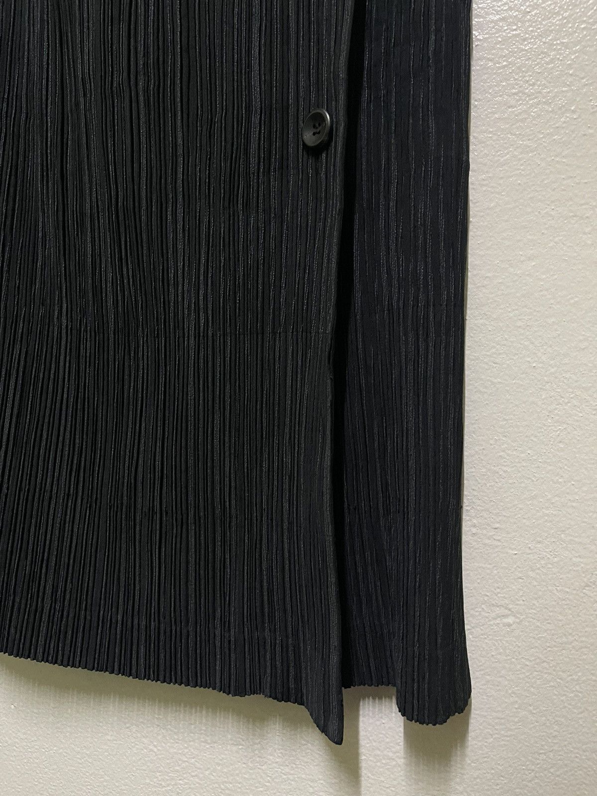 Issey Miyake × Japanese Brand Issey Miyake Sample Pleated Button Wrap Skirt Black Size 27" / US 4 / IT 40 - 7 Thumbnail