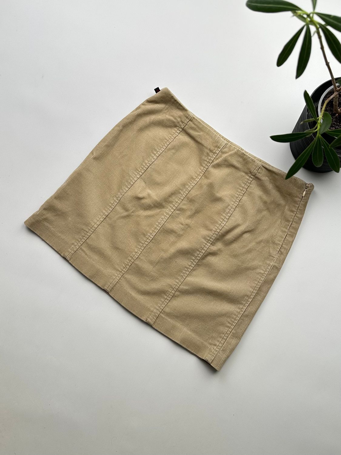Ralph Lauren Ralph Lauren Vintage Corduroy Mini Skirt (12) Size 28" / US 6 / IT 42 - 1 Thumbnail
