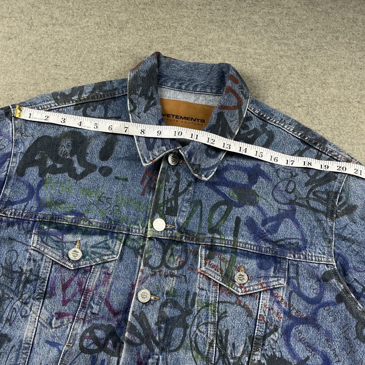 Vetements Vetements Graffiti Denim Jacket Size US L / EU 52-54 / 3 - 18 Thumbnail