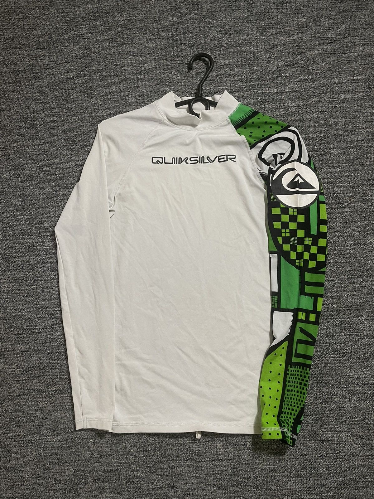 Quiksilver long sleeve t-shirt green Medium store surf retro