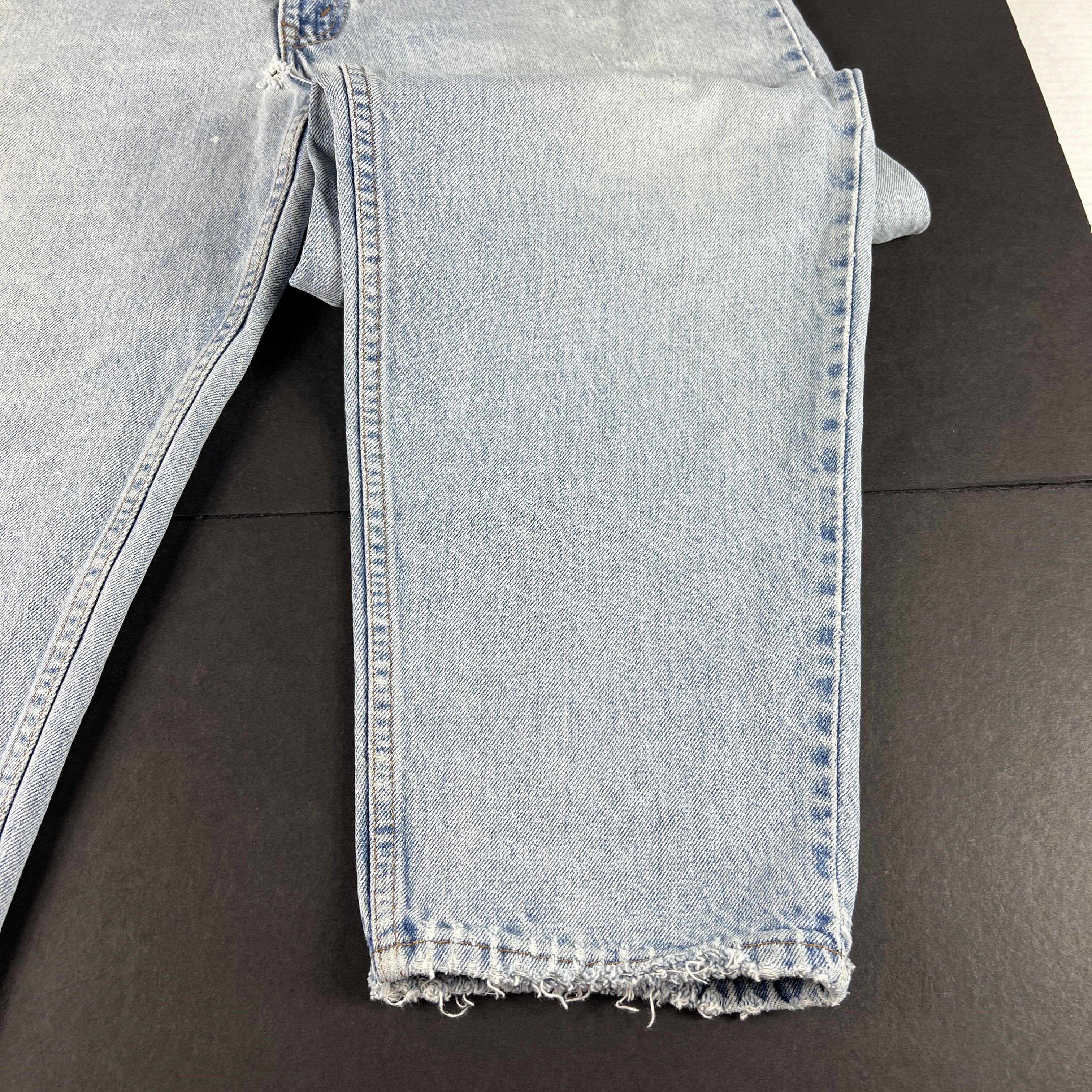 Levi's × Vintage VTG 90s Levi's Jeans 560 Loose Tapered Blue Thrashed Denim Size US 36 / EU 52 - 9 Thumbnail