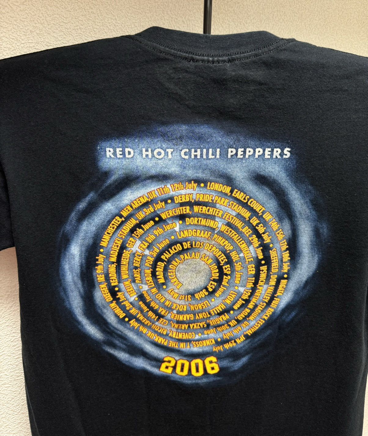 Band Tees Red Hot Chili Peppers RHCP vintage tour t-shirt 2006 M Size US M / EU 48-50 / 2 - 5 Thumbnail