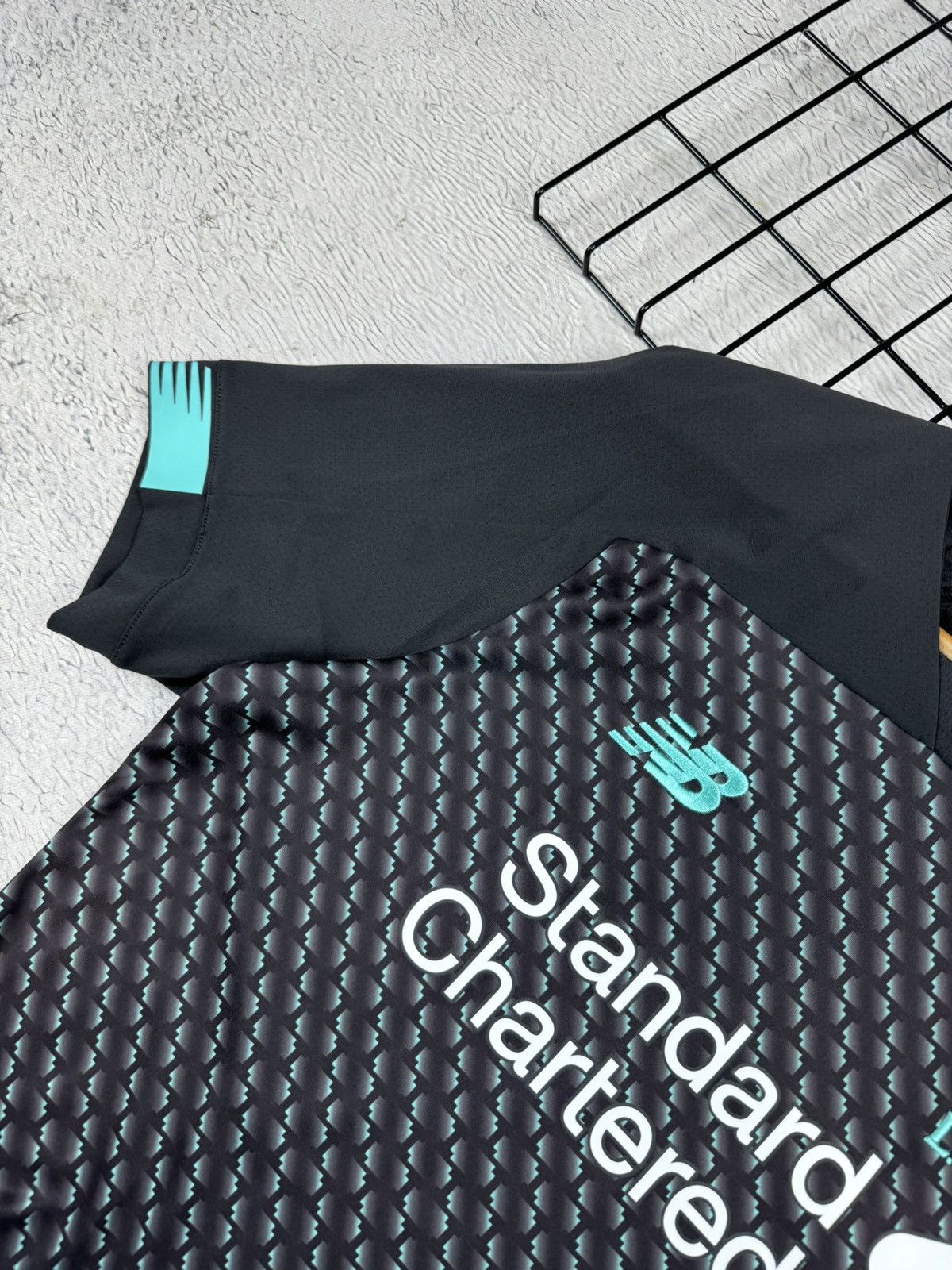 New Balance × Vintage Vintage Liverpool 2019/20 Third New Balance Jersey Blokcore Size US M / EU 48-50 / 2 - 4 Thumbnail