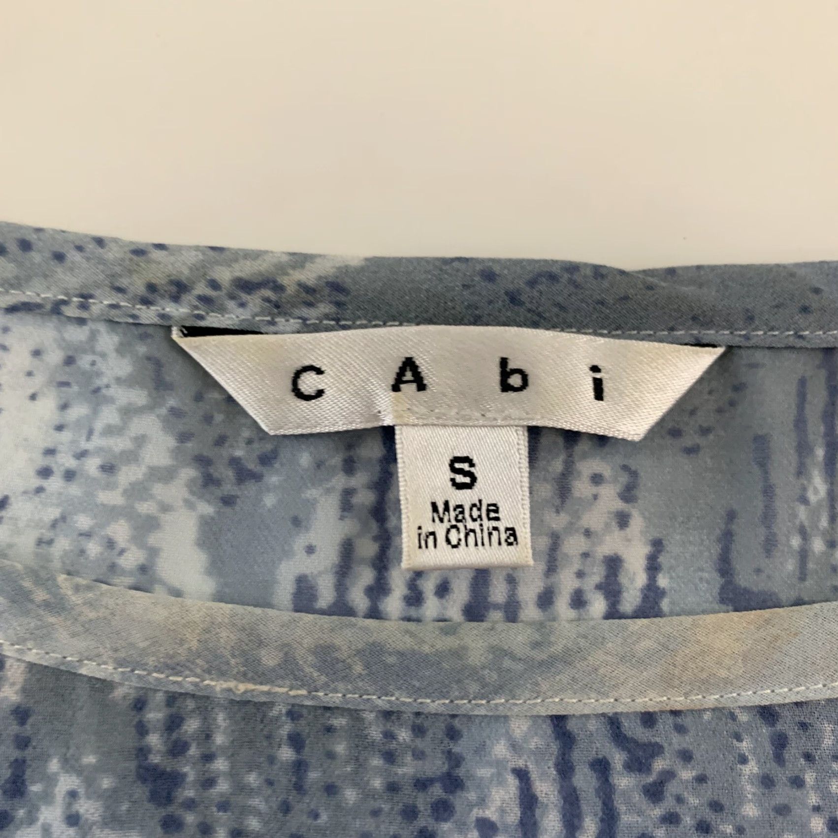 Vintage CAbi Blouse Shirt Womens S Blue White Short Sleeve Tunic Top Size S / US 4 / IT 40 - 2 Thumbnail