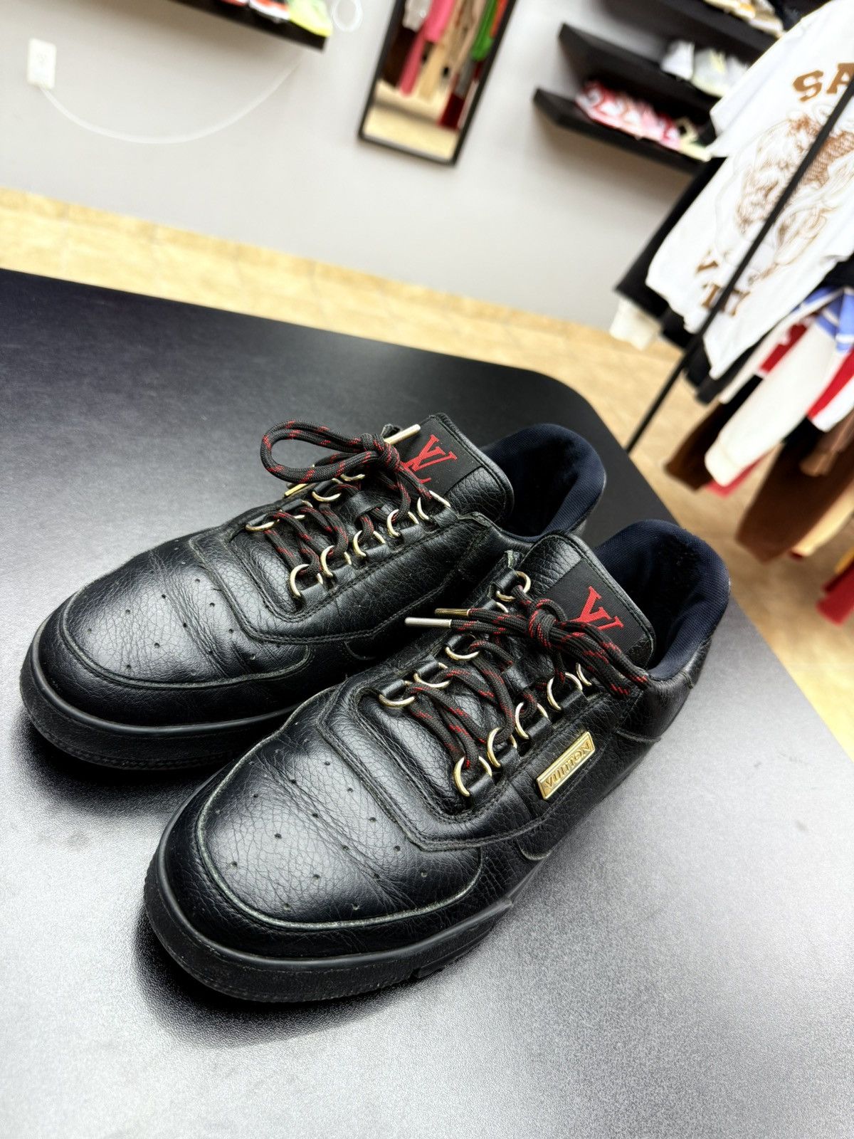 Louis Vuitton Louis Vuitton Black Gold Hardware Trainer Sneaker 8US - 7LV Size US 8 / EU 41 - 7 Thumbnail