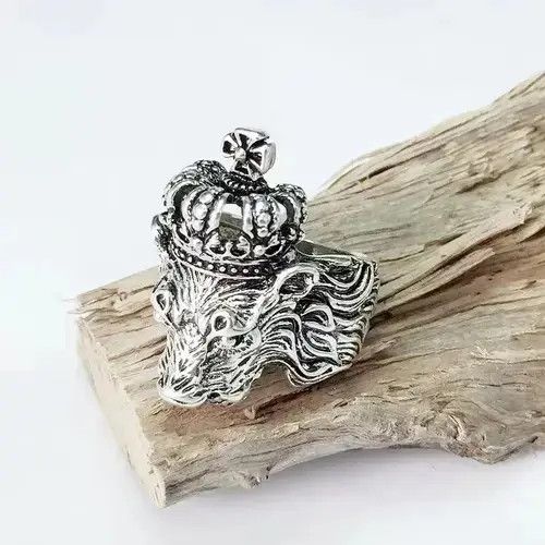 Jewelry x Ring Gold Plated Skull Shield Crown Ring in Silver, Men's