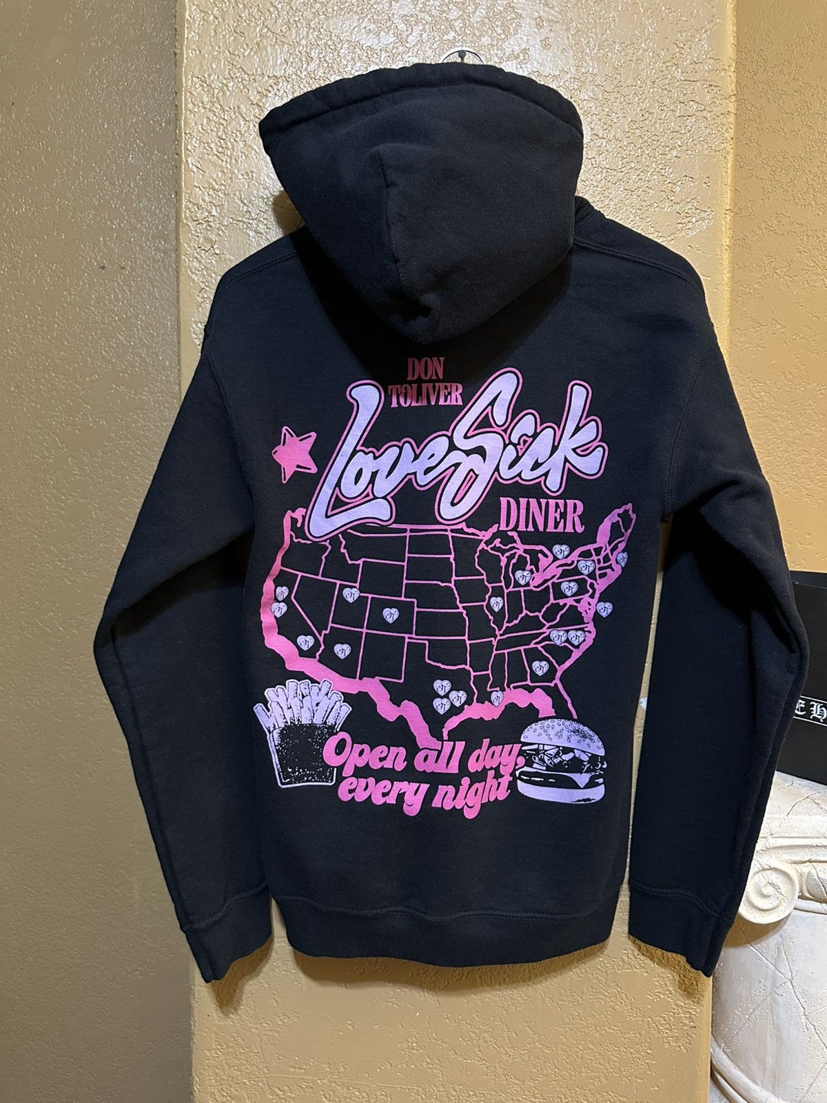 Rap Tees RARE Don Toliver Love Sick Diner Tour Hoodie Size US S / EU 44-46 / 1 - 1 Thumbnail
