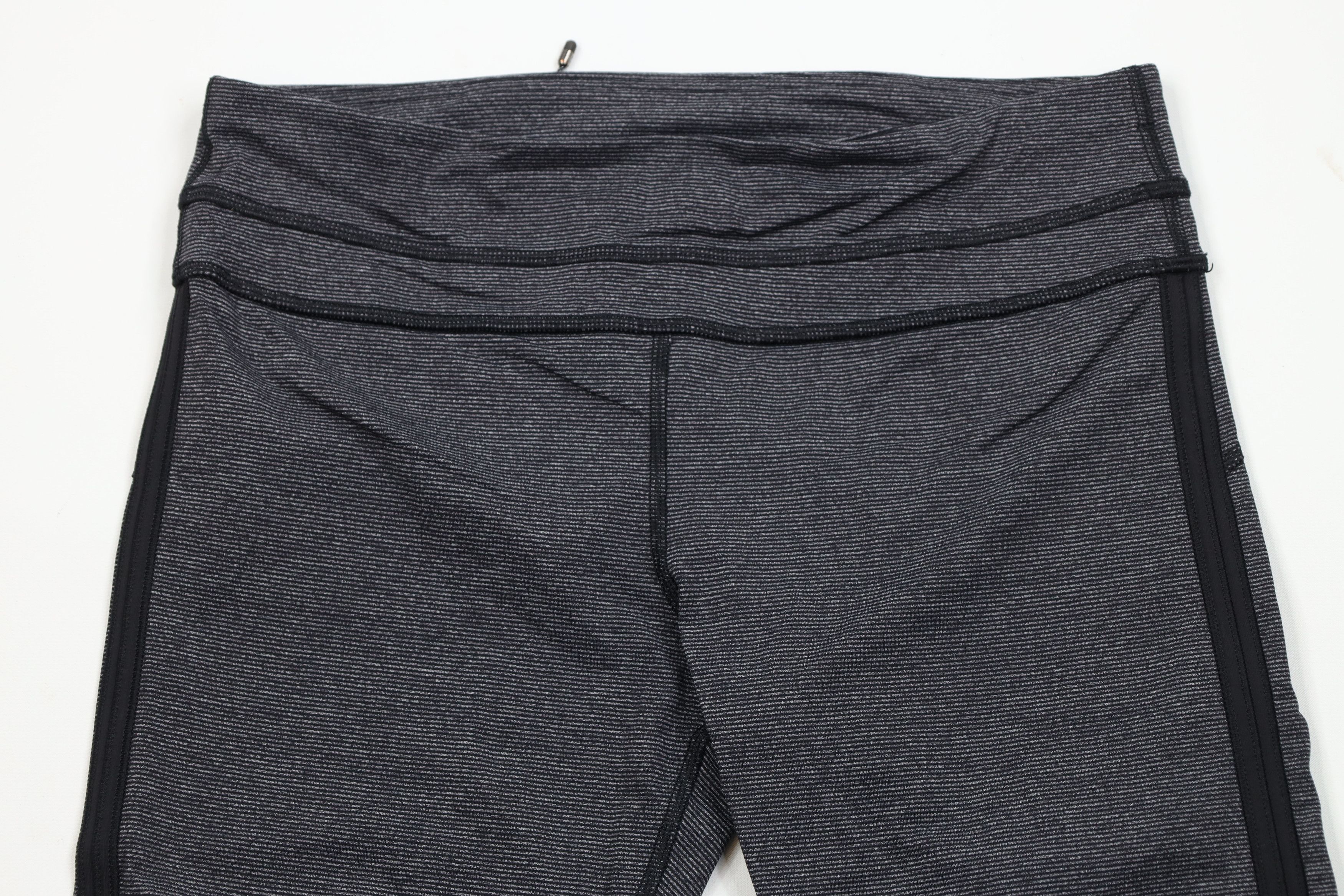 Lululemon Lululemon Under Tuxedo Striped Cropped Tights Yoga Pants Size 30" / US 8 / IT 44 - 2 Thumbnail