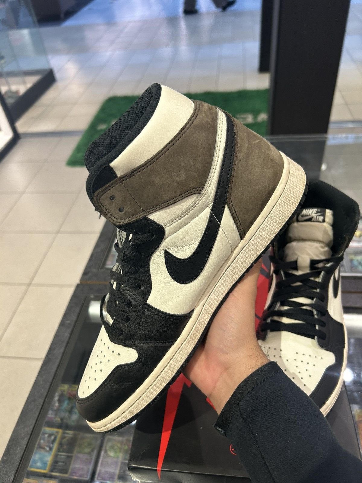 Jordan Brand Jordan 1 dark mocha 2020 Size US 11.5 / EU 44-45 - 7 Thumbnail
