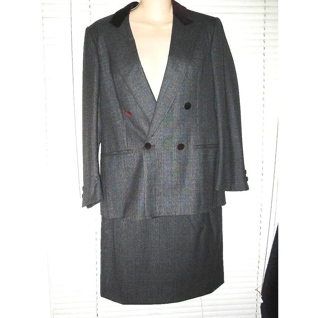 Burberry 80s BURBERRY SUIT GLEN PLAID W/ BURGUNDY VELVET TRIM Size M / US 6-8 / IT 42-44 - 1 Thumbnail