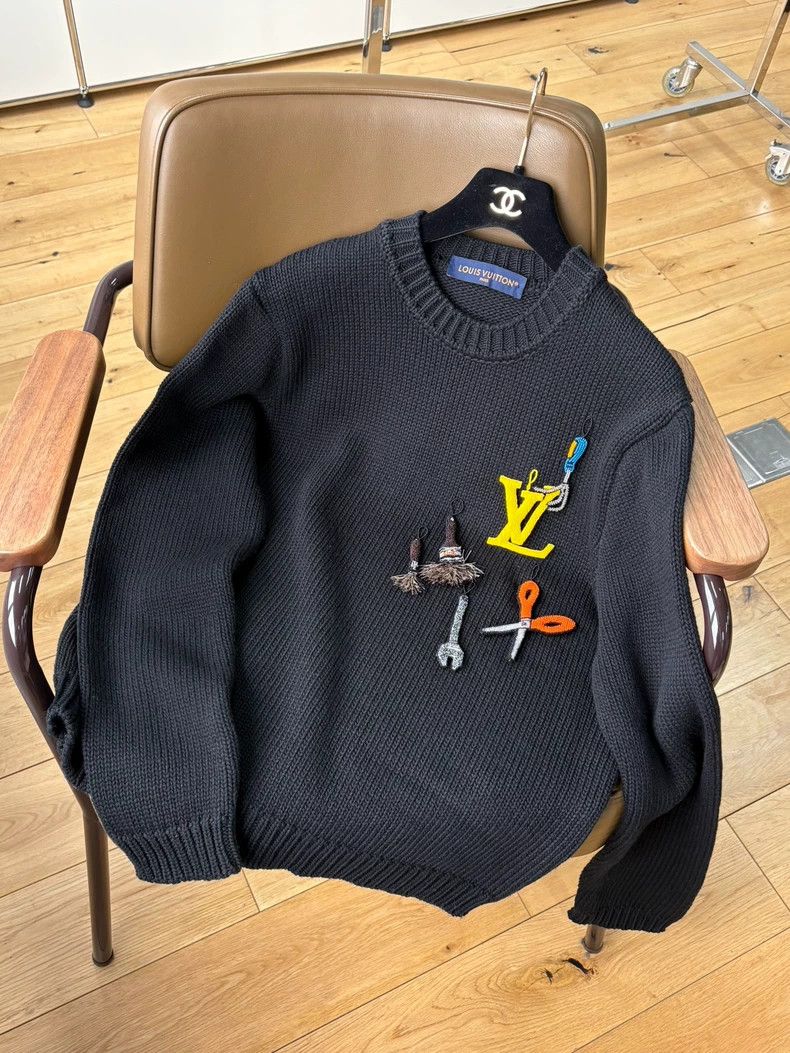 Louis Vuitton Louis Vuitton Three-dimensional double-sided beaded tool se Size US M / EU 48-50 / 2 - 8 Thumbnail