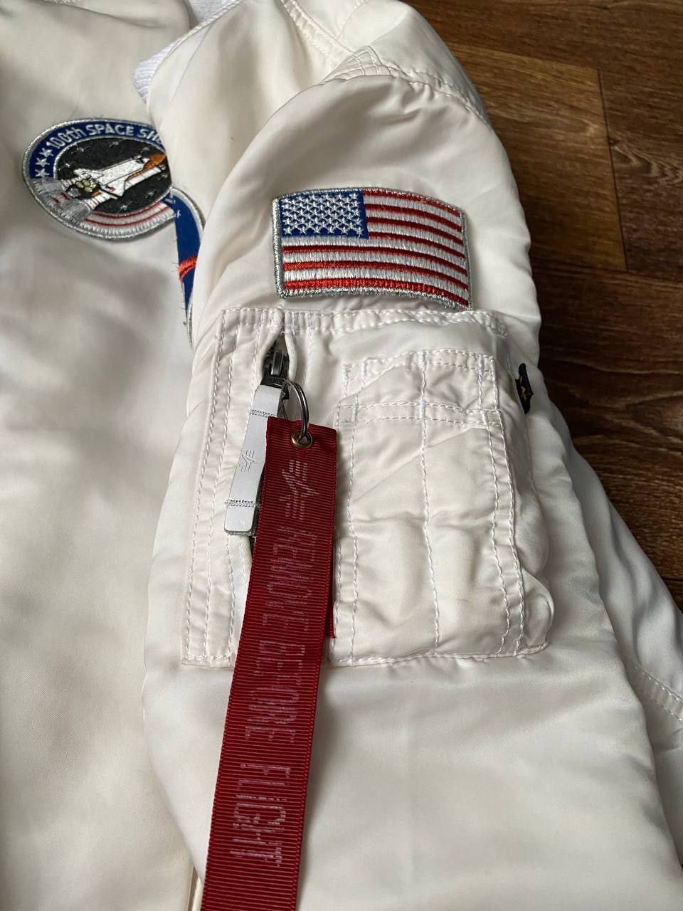 Alpha Industries × Vintage white bomber alpha industries Size US M / EU 48-50 / 2 - 3 Thumbnail