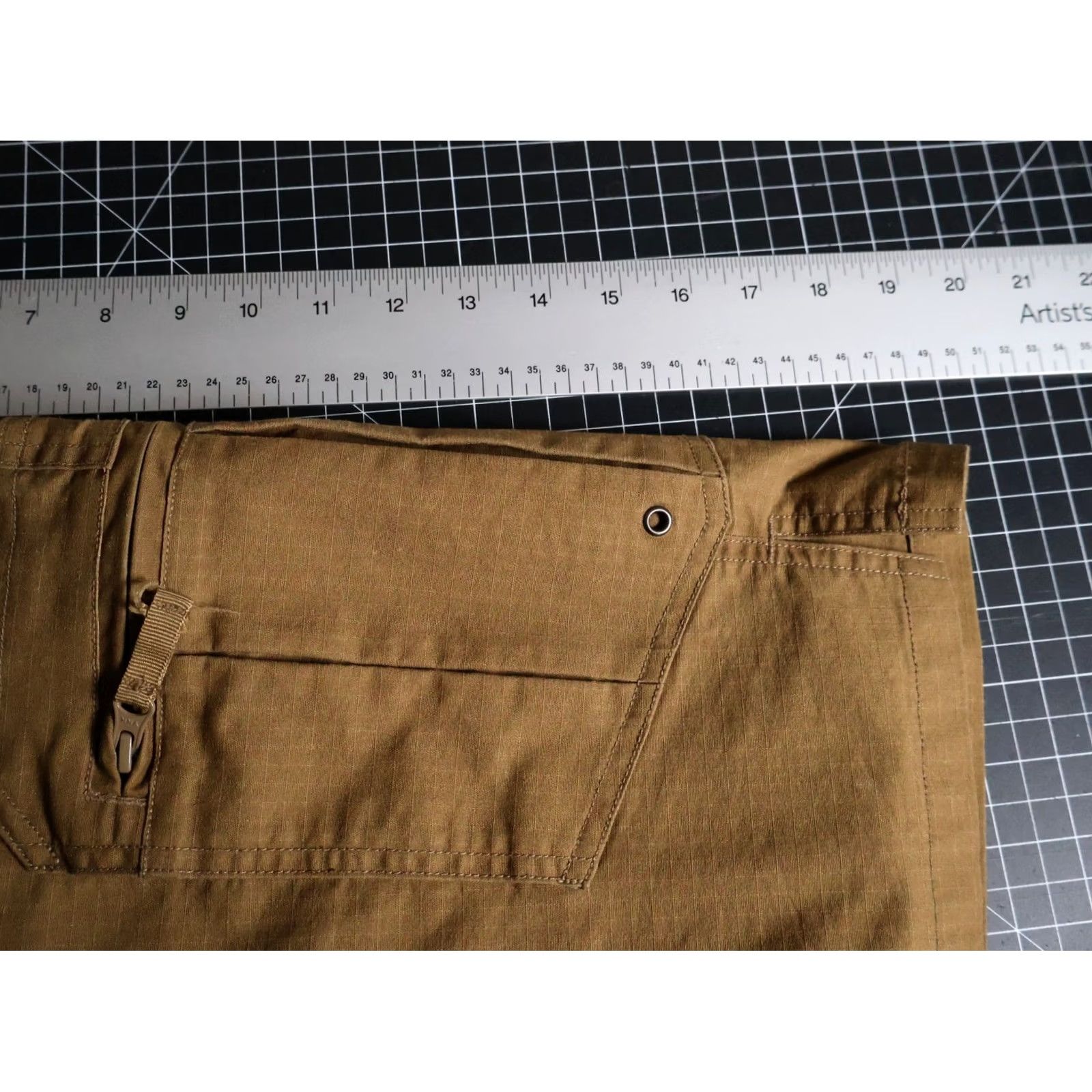 Vintage TacHuntFish Cargo Shorts Men's 36 x 8 Brown Tactical Outdoor Ripstop Bodpocket Zip Fly Rare Vintage? Size US 36 / EU 52 - 7 Thumbnail