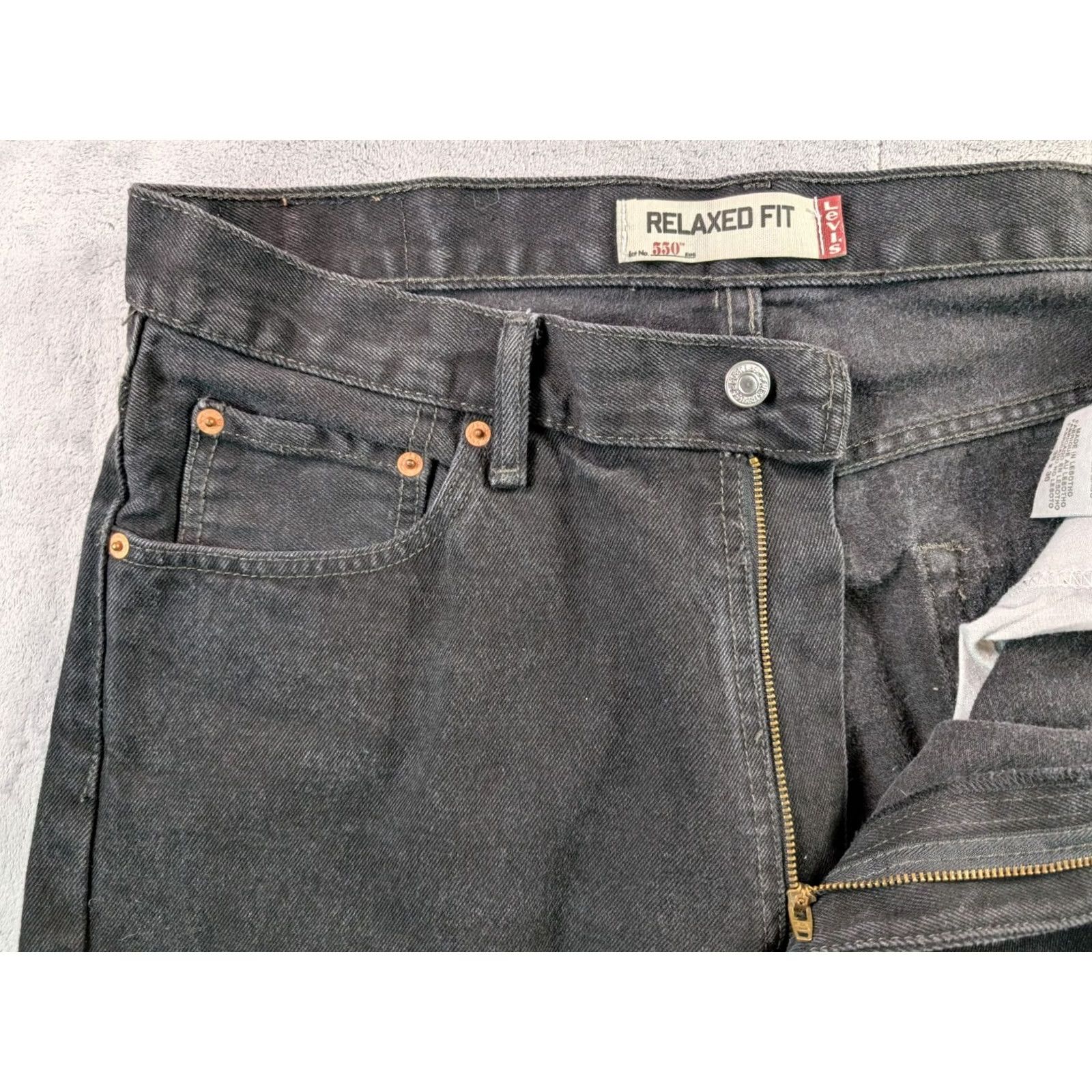 Levi's VINTAGE Levi's 550 Jeans Mens 34x30 Black Denim Straight Relaxed Regular 36 30in Red Tab Linear Size US 36 / EU 52 - 3 Thumbnail