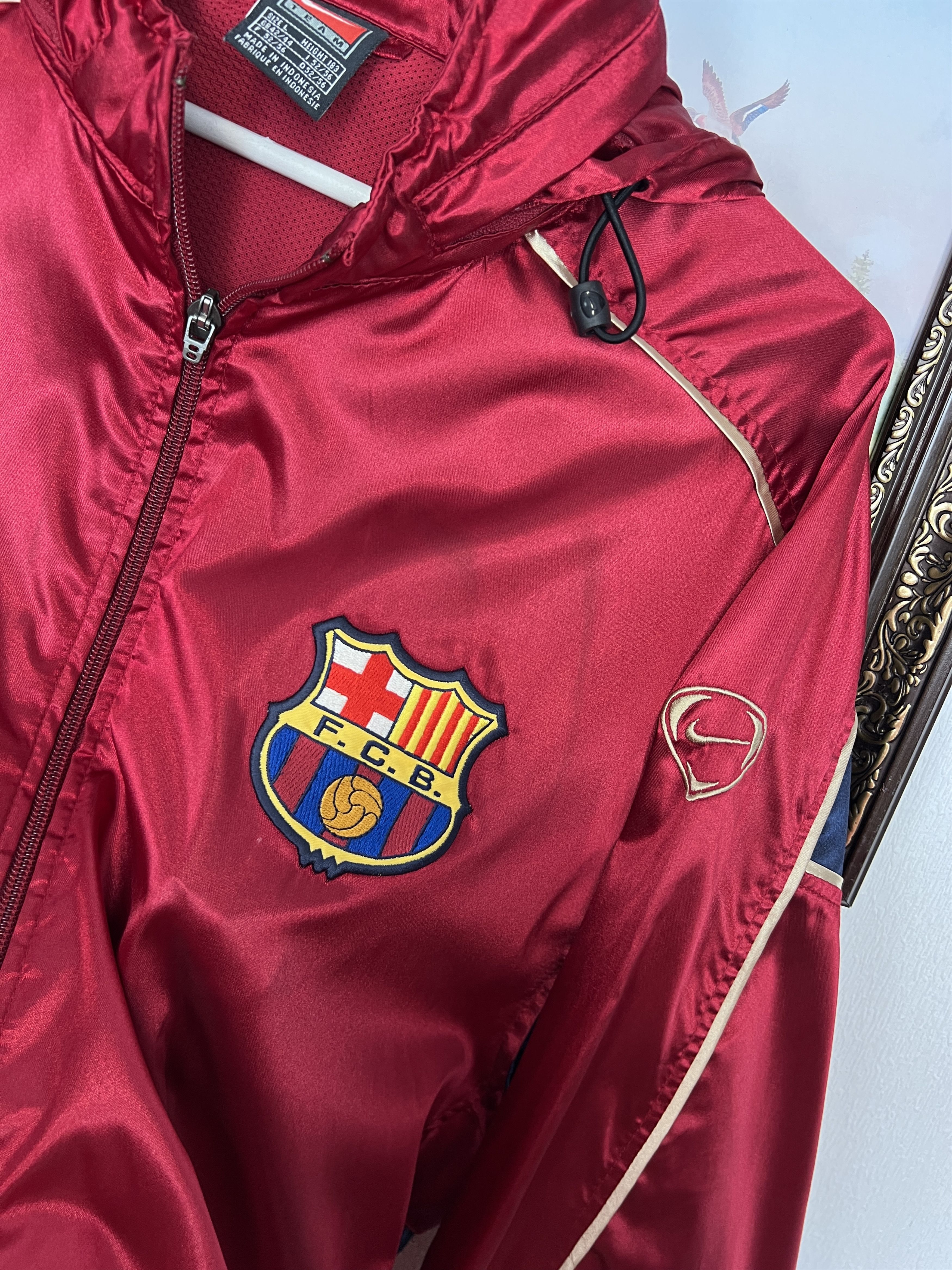 Nike Vintage Nike FC Barcelona Nylon Red Jacket Soccer Size US L / EU 52-54 / 3 - 3 Thumbnail