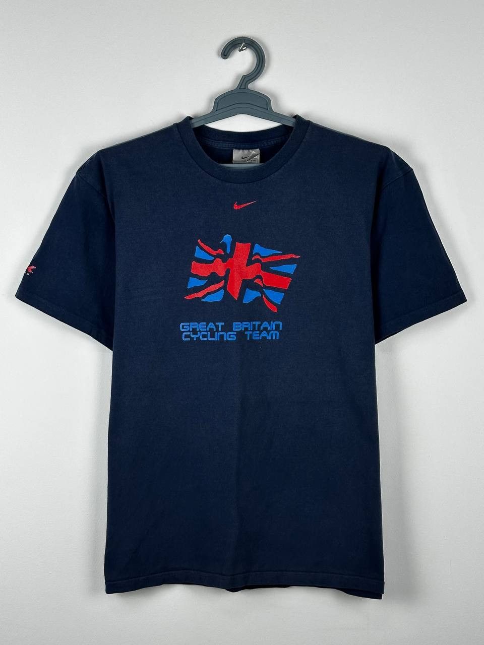 Nike × Vintage Vintage Faded Nike Great Britain Center Logo Swoosh T Shirt Size US L / EU 52-54 / 3 - 1 Thumbnail