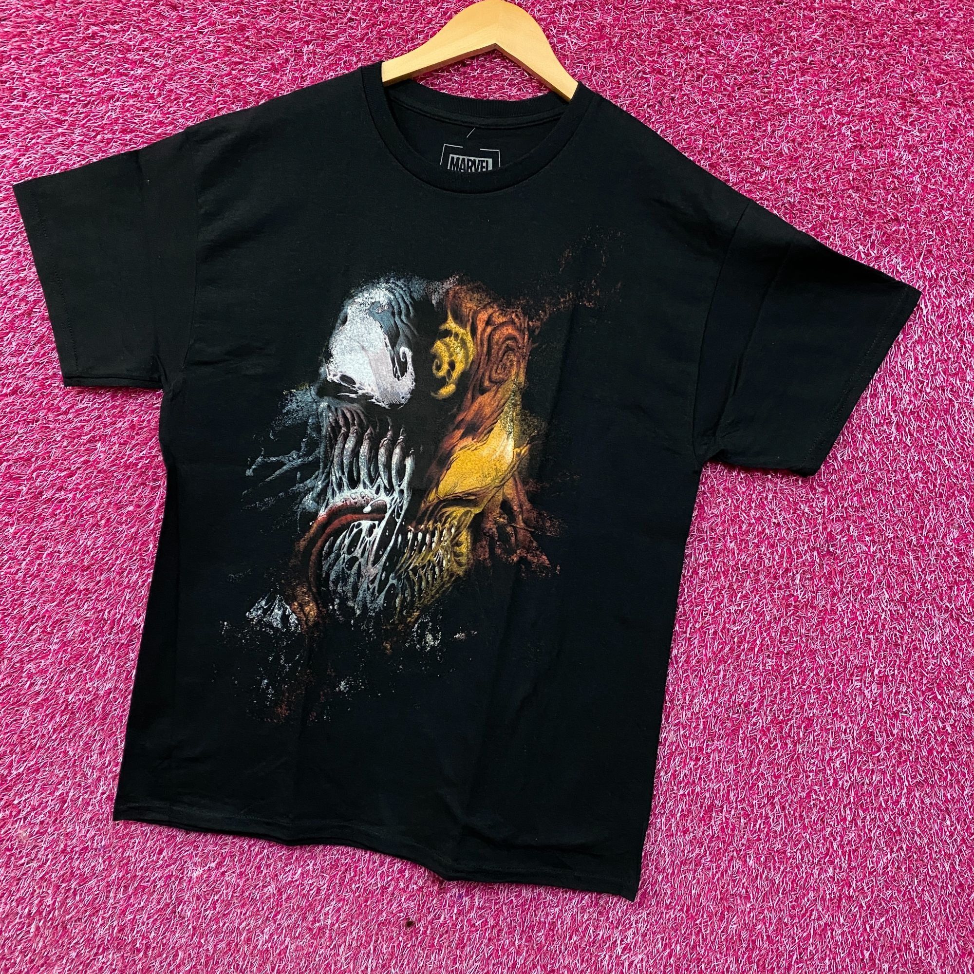 Marvel Comics Marvel Venom vs. Carnage Battle of Symbiotes Tee Large Size US L / EU 52-54 / 3 - 3 Thumbnail