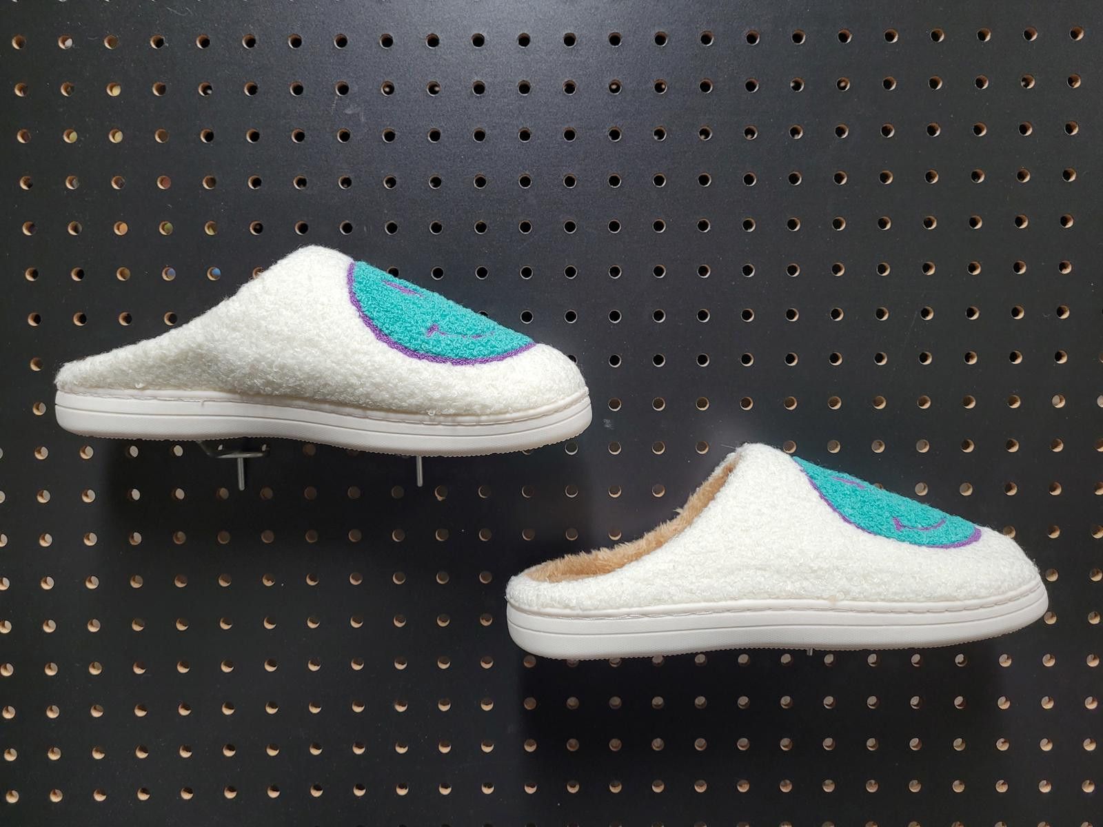 Other Cozy White Slippers - Comfy & Stylish! Grab Yours Now! Size US 7.5 / IT 37.5 - 4 Thumbnail