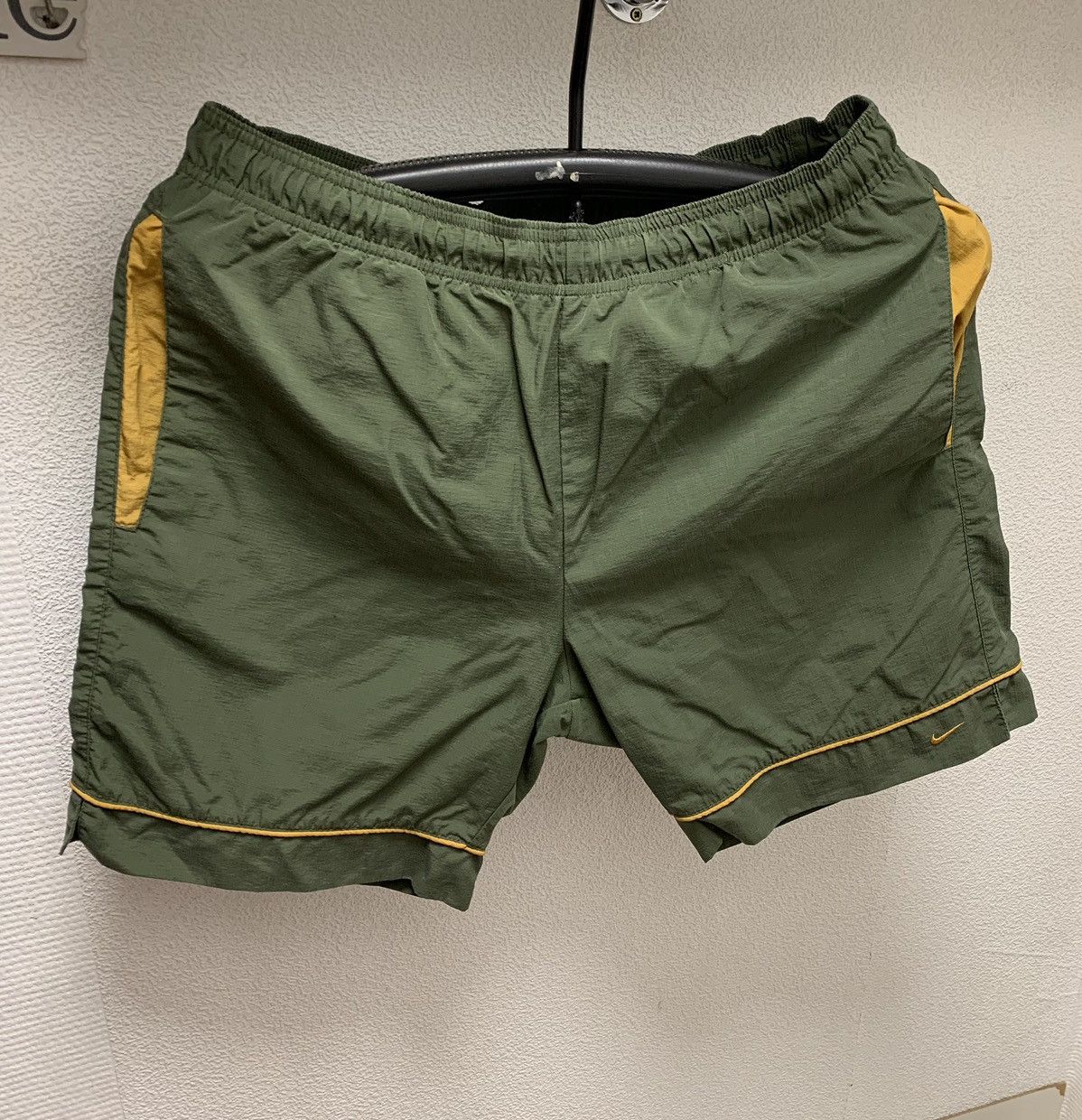 Nike Nike vintage shorts 32 M olive Size US 32 / EU 48 - 1 Thumbnail