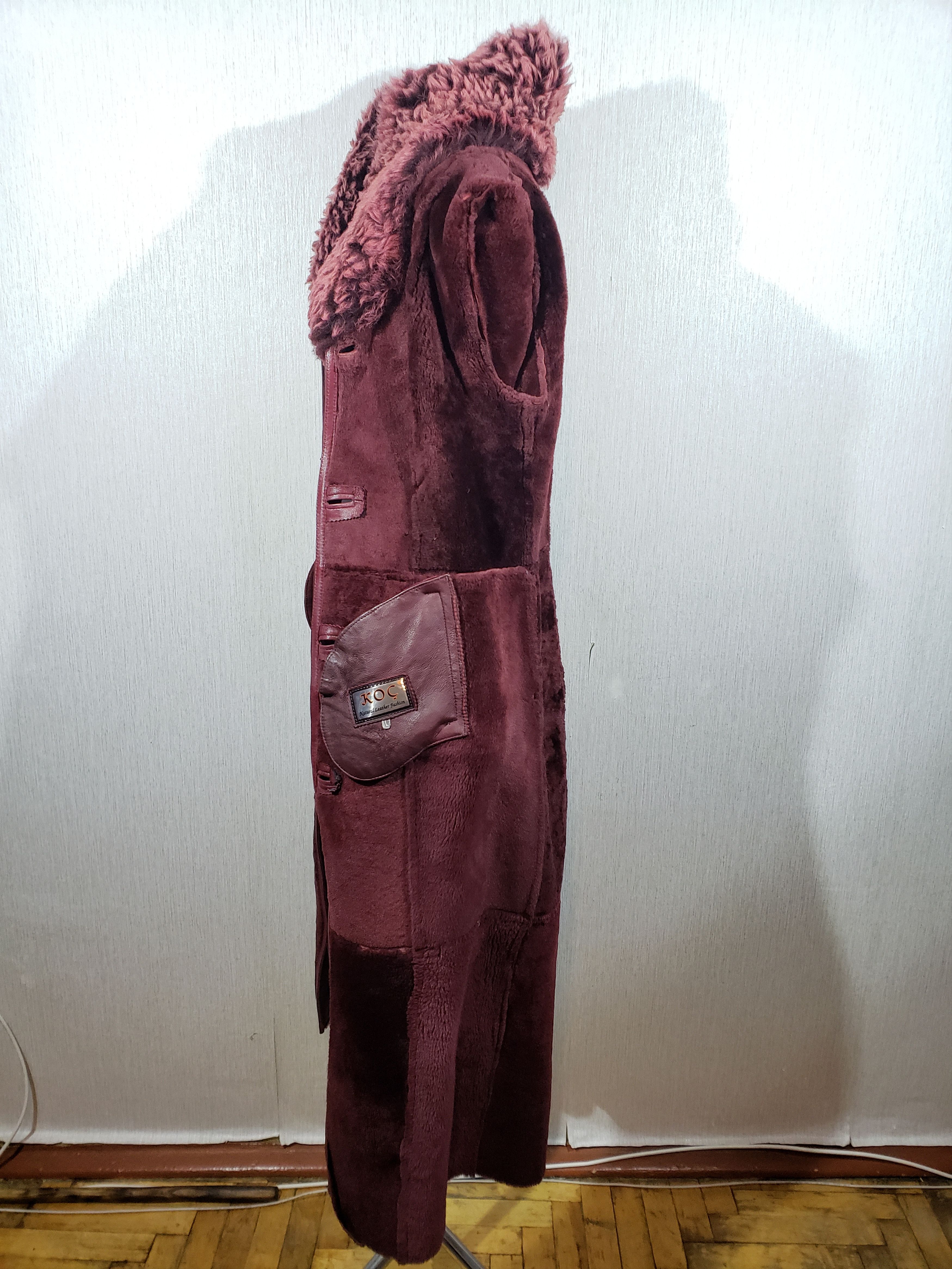 Other Stylish burgundy sheepskin coat with a warm fluffy collar. Size L / US 10 / IT 46 - 9 Thumbnail