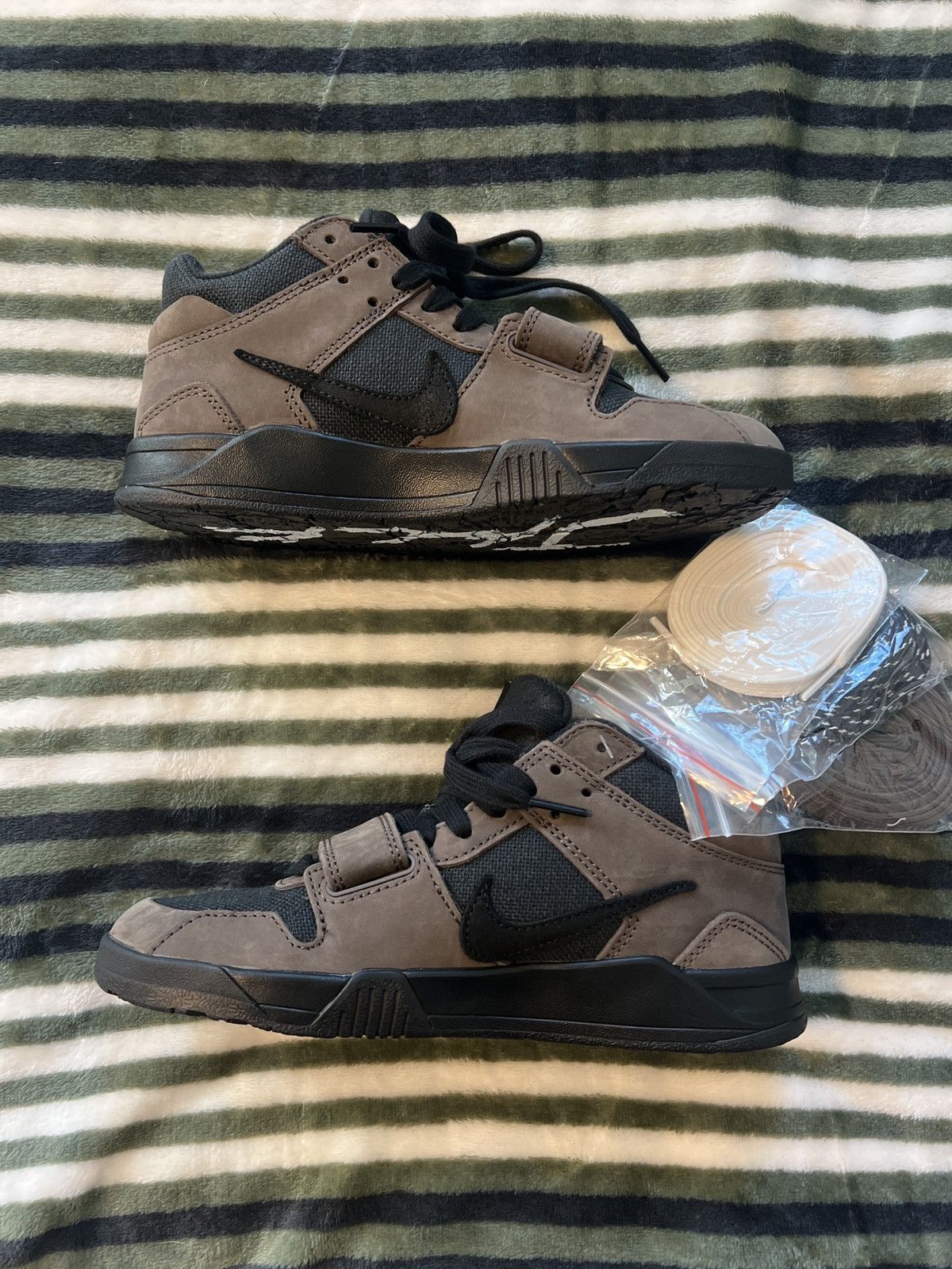 Jordan Brand × Travis Scott Jumpman Jack Dark Mocha Size US 6 / EU 39 - 2 Thumbnail