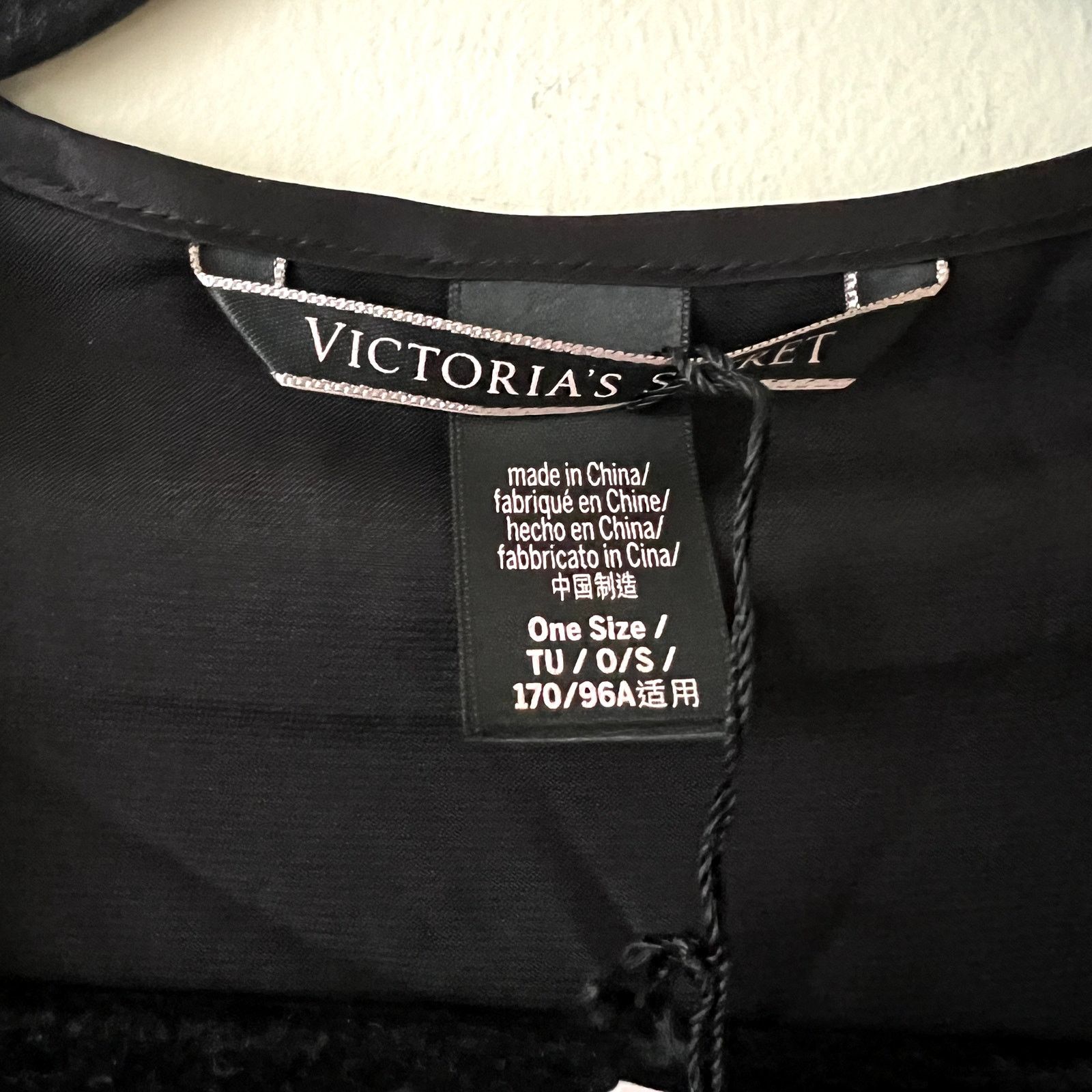 Victoria's Secret Victoria's secret black silky robe One size C5 Size ONE SIZE - 3 Thumbnail