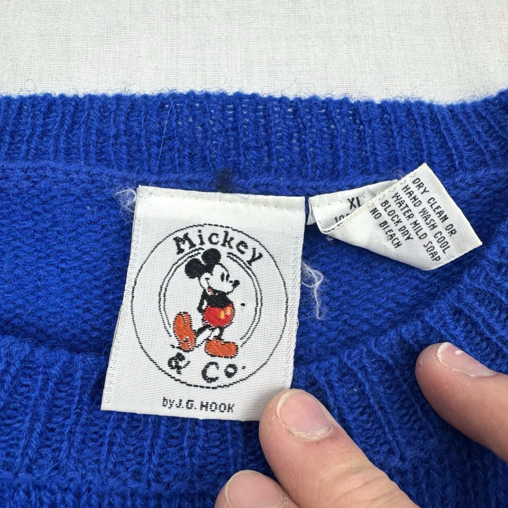Disney VINTAGE Mickey Mouse Sweater Men XL Blue Embroidered Wool 90s Disney World Crew Neck Pullover Size US XL / EU 56 / 4 - 2 Thumbnail