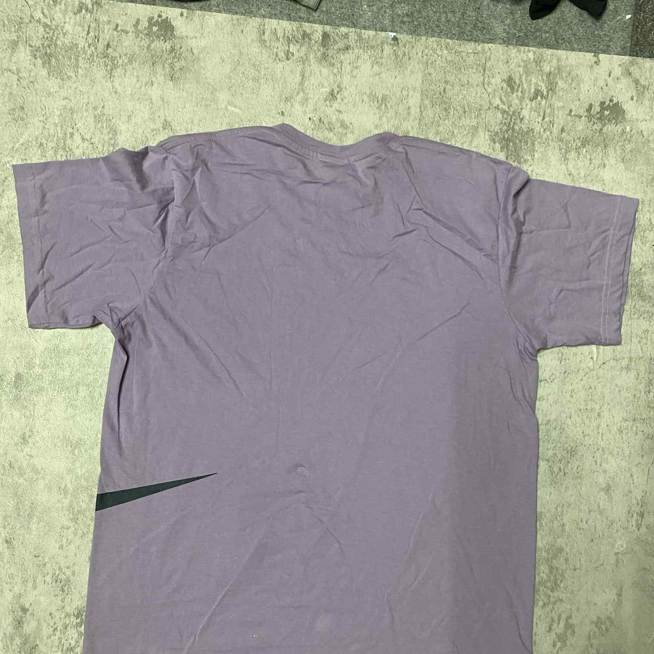 Nike Nike purple and black swoosh tee nike Size US L / EU 52-54 / 3 - 3 Thumbnail