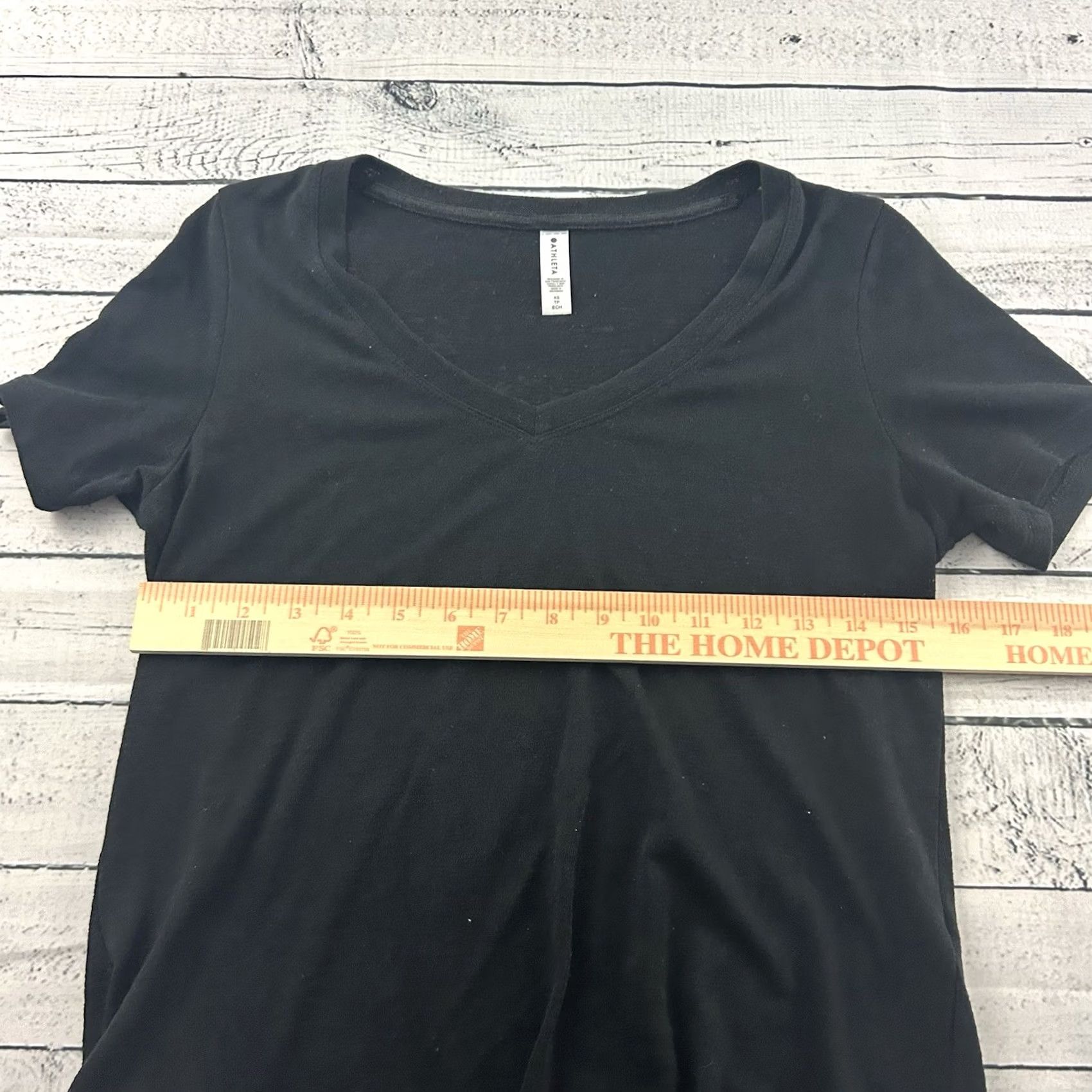 Athleta Athleta V Tee Short Sleeve Top Women's XS Black Breezy Scoop V Tee Top XS Black Athleta Women Short Sleeve Shirt Size XS / US 0-2 / IT 36-38 - 5 Thumbnail