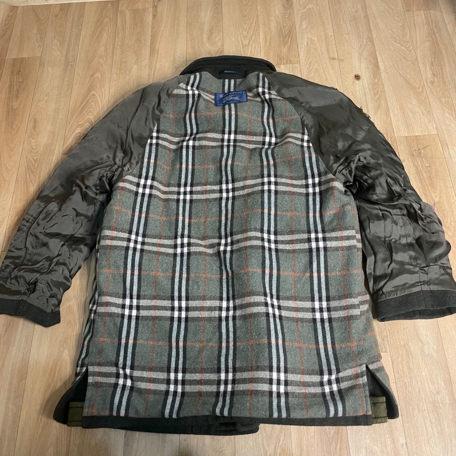 Burberry VINTAGE Burberry coat nova check virgin wool green olive Size US M / EU 48-50 / 2 - 5 Thumbnail