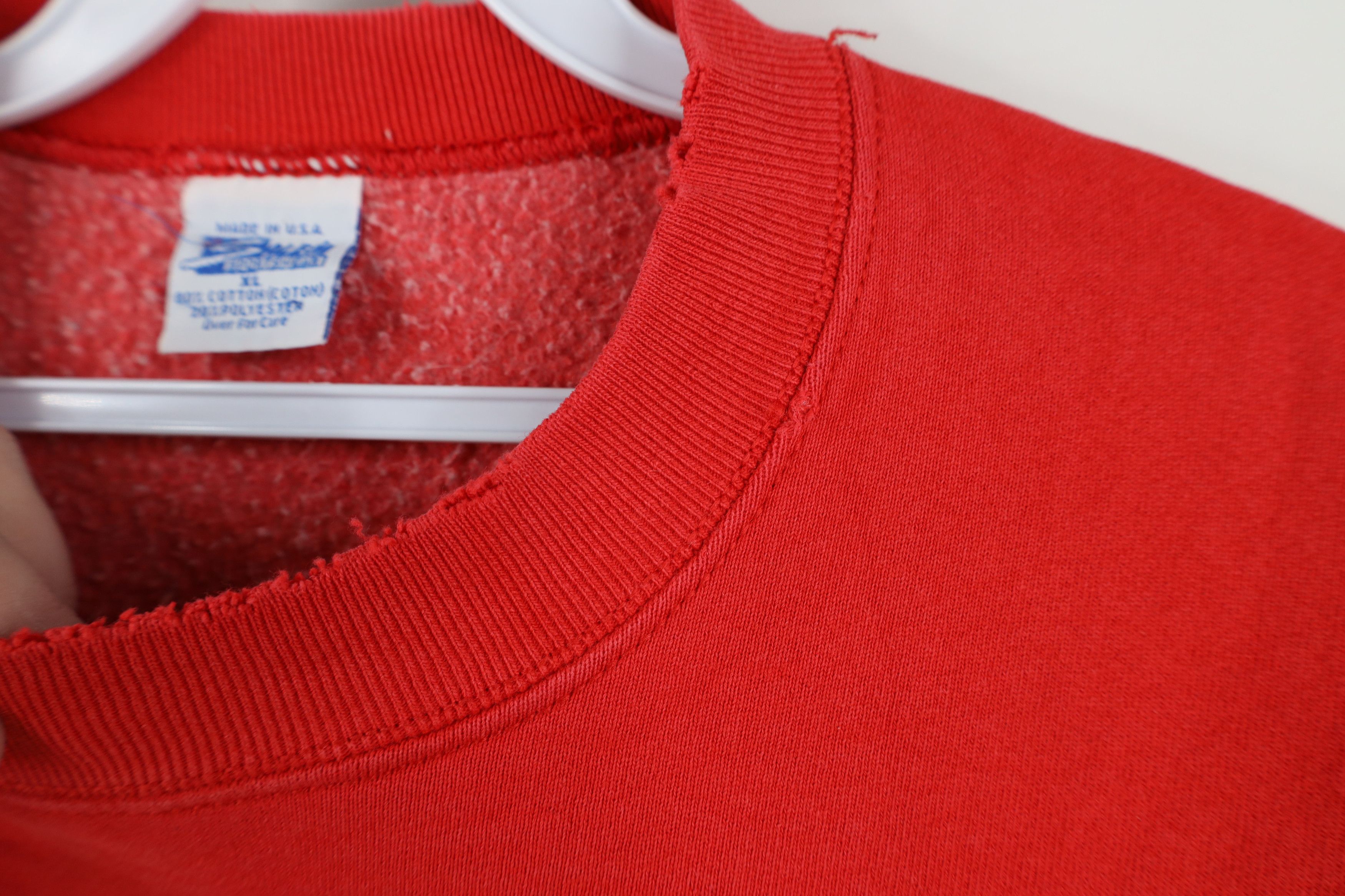 Vintage Vintage 90s Heavy University of Wisconsin Sweatshirt Red USA Size US XL / EU 56 / 4 - 7 Thumbnail
