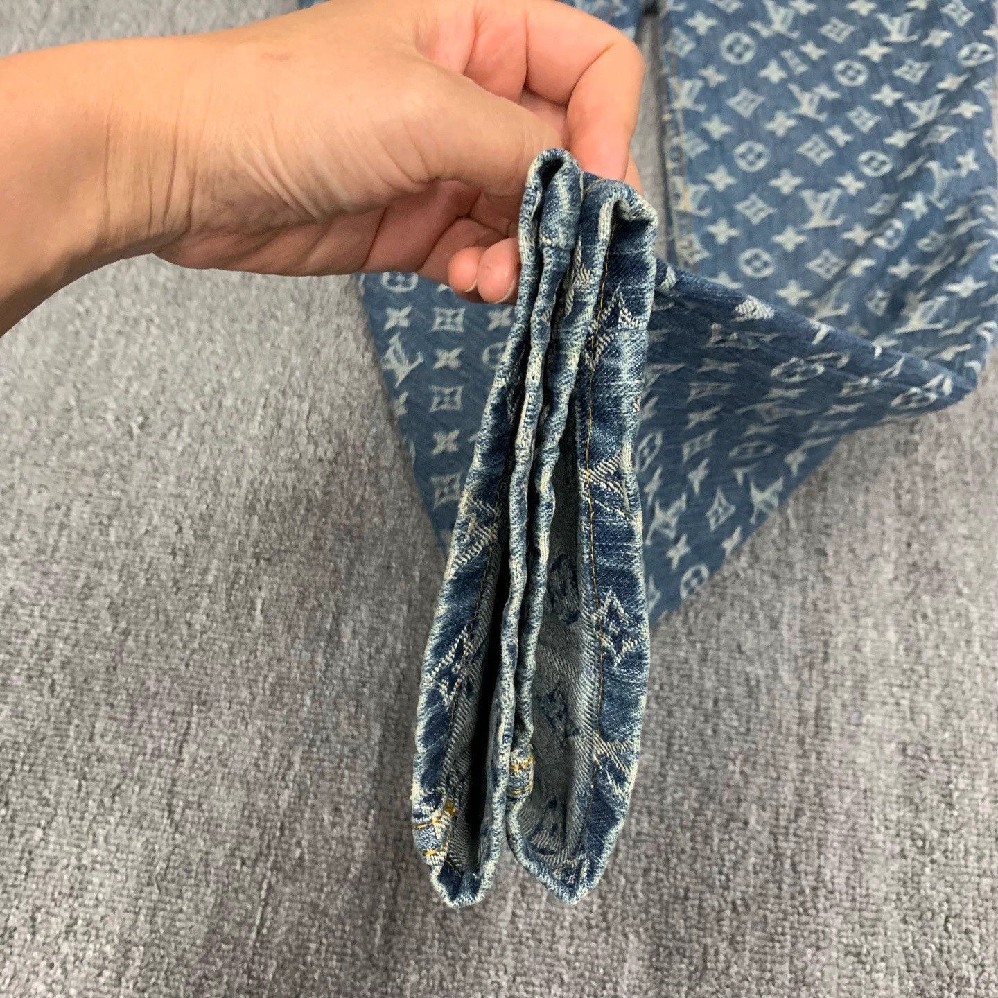 Louis Vuitton LV All Over Monogram Cropped Jeans 40 95 New Size 28" / US 6 / IT 42 - 9 Thumbnail