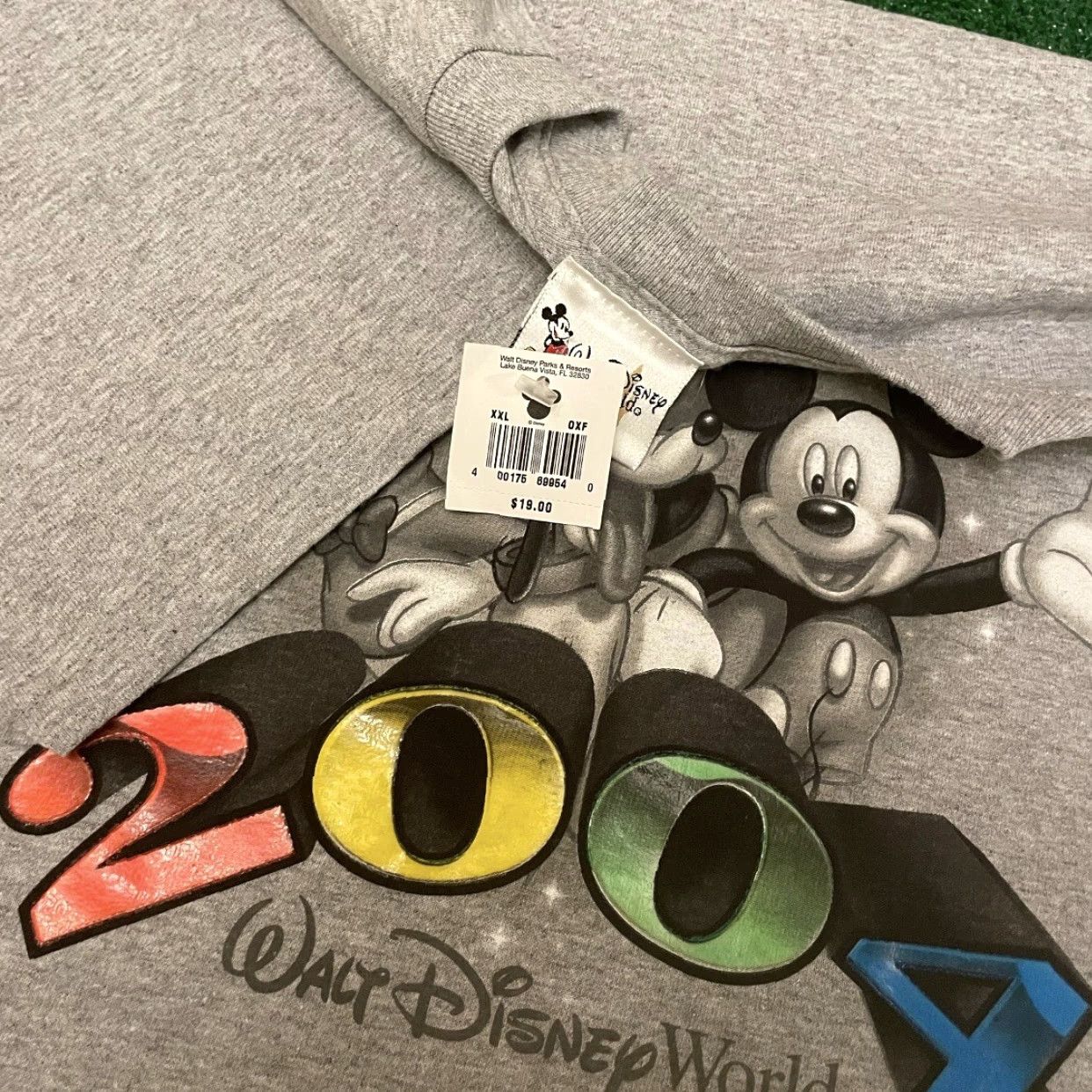 Disney VINTAGE Disney World Characters Classic Logo 2004 Shirt Mens XXL NWT Gray Mickey Mouse 90s Logo T-Shirt World Disney 90s Mens XXL Gray NWT Size US XXL / EU 58 / 5 - 2 Thumbnail