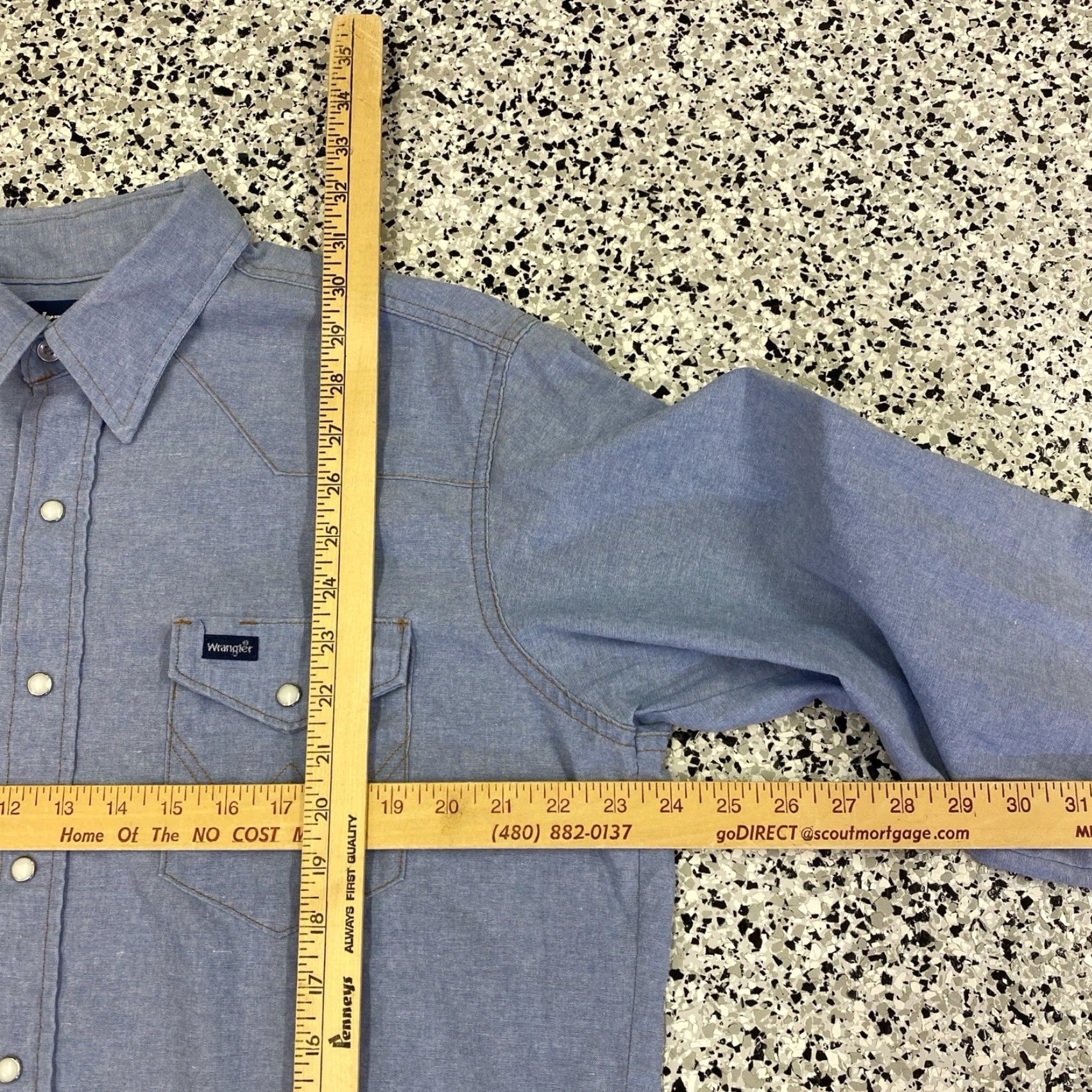 Wrangler VINTAGE Wrangler Denim Button-Up Shirt Pearl Snap Western Light Wash Men 17-36 Blue Cotton Denim Solid Long Sleeve Collared Point Classic 90s Mens Size US XL / EU 56 / 4 - 2 Thumbnail