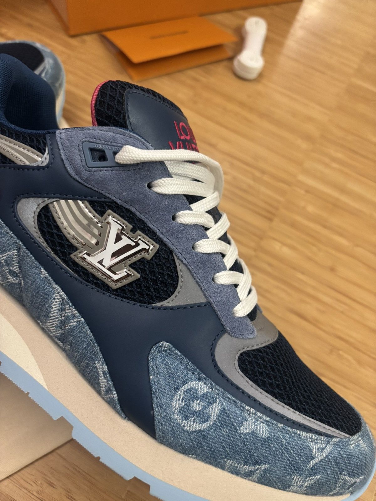 Louis Vuitton Louis Vuitton Run Away Sneaker Limited edition 8.5 US EU 42 Size US 8.5 / EU 41-42 - 9 Thumbnail