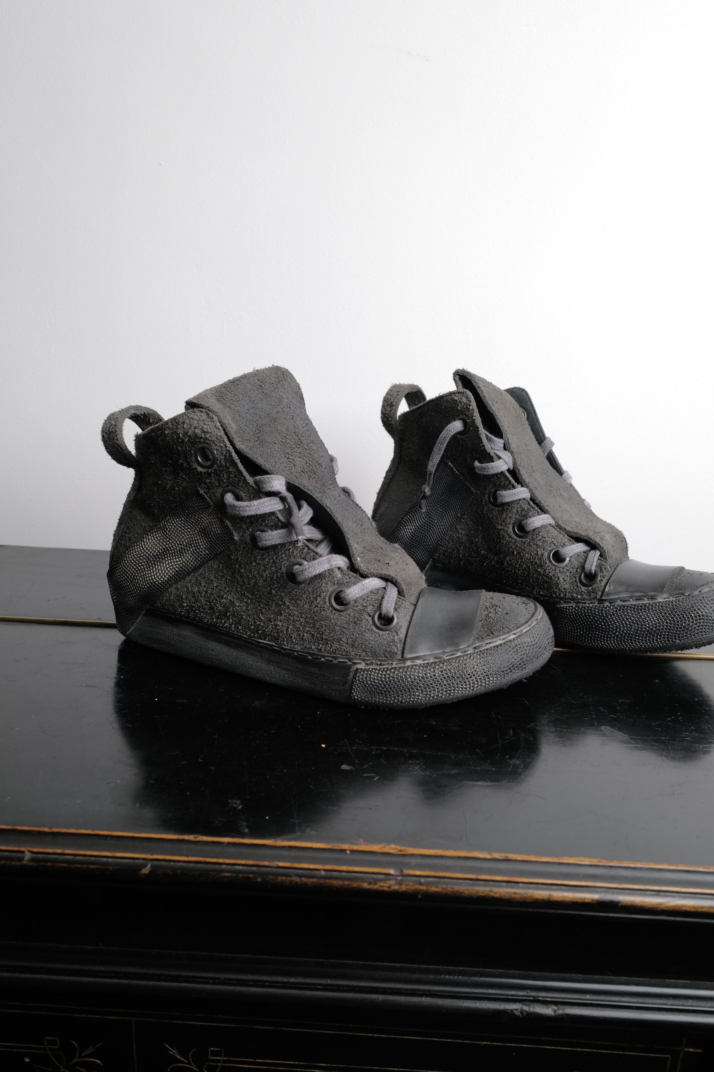 Other NUBUK LEATHER RUBERISED SHOES Size US 7 / EU 40 - 17 Thumbnail