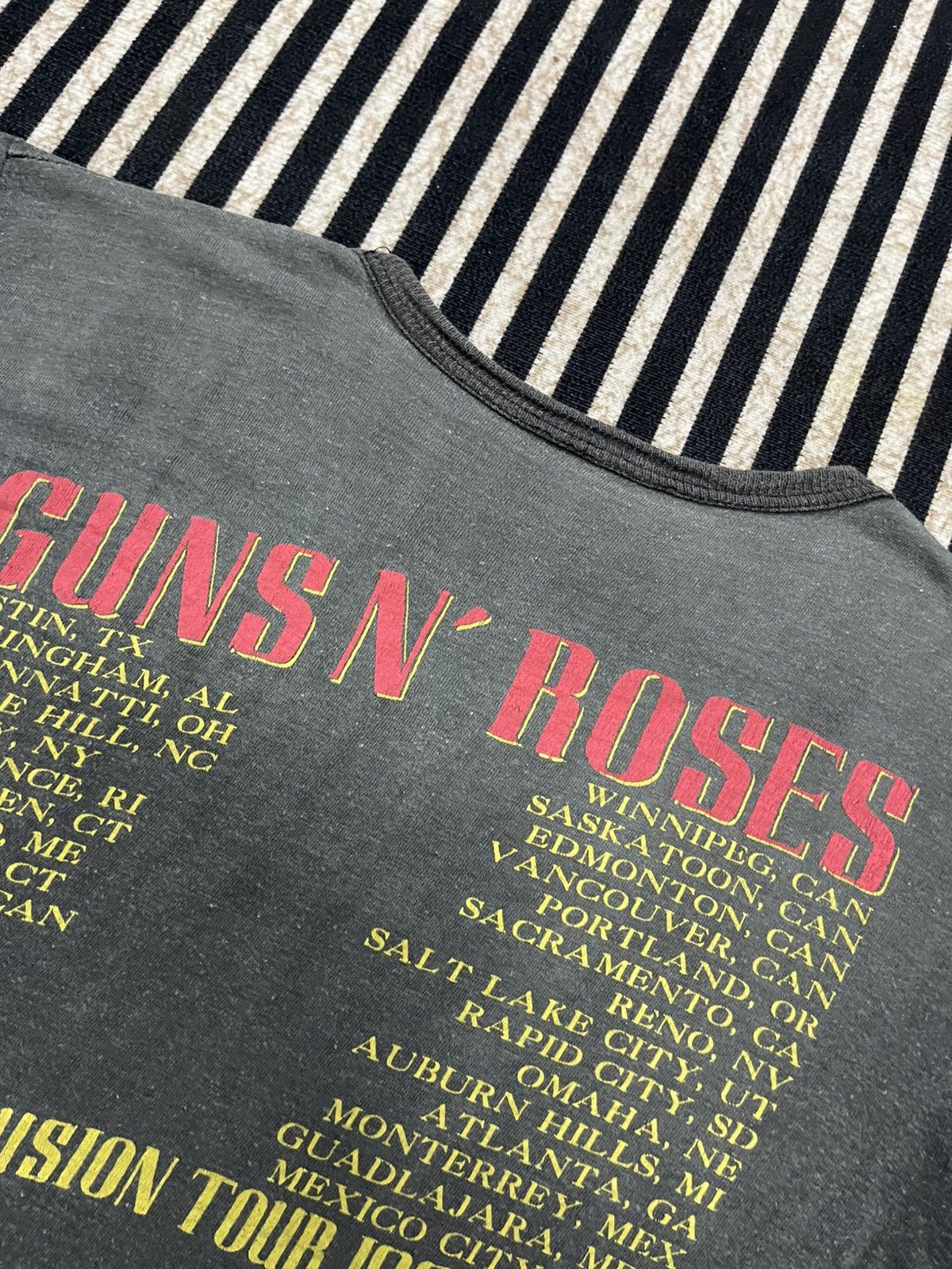 Guns N' Roses VINTAGE GUNS N ROSES USED YOUR ILLUSION TOUR 91-93 TEES Size US XS / EU 42 / 0 - 17 Thumbnail