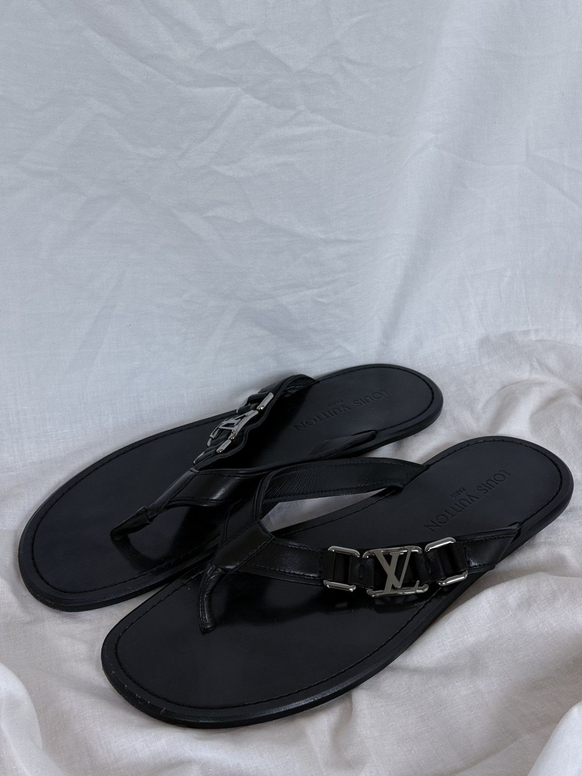 Designer × Louis Vuitton Louis Vuitton Black Leather Silver Buckle LV Flip Flops Size US 8 / EU 41 - 1 Thumbnail