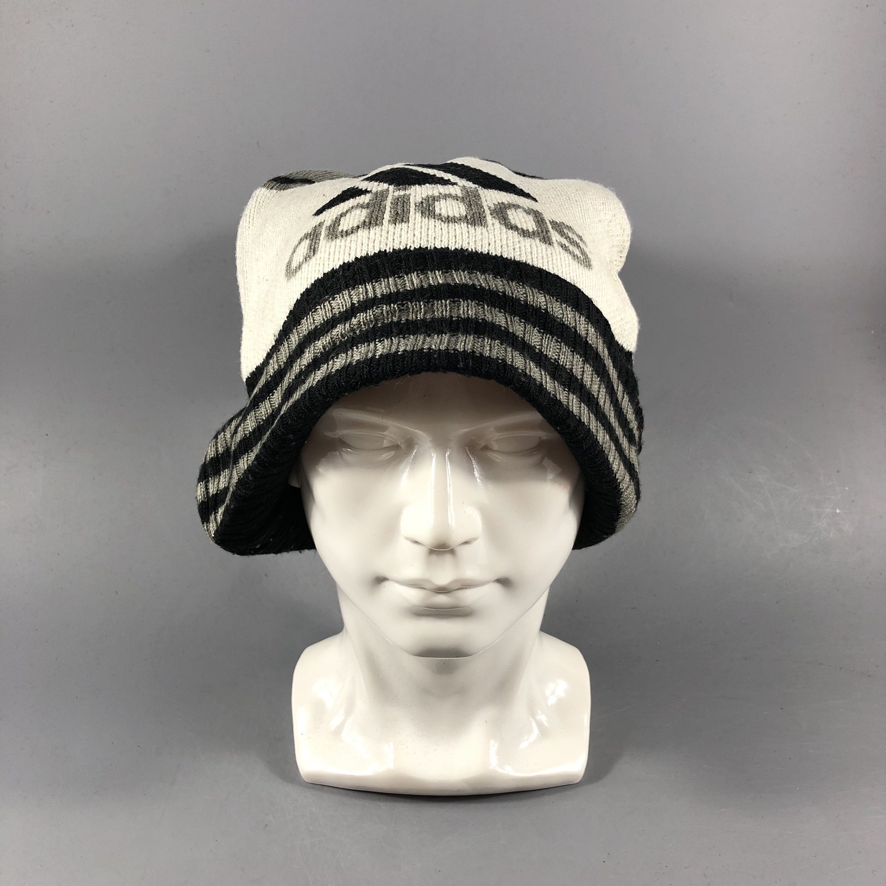 Vintage Adidas 3 Stripes Bobbles Beanie Snowcap Snow Hat B869 Size ONE SIZE - 2 Thumbnail