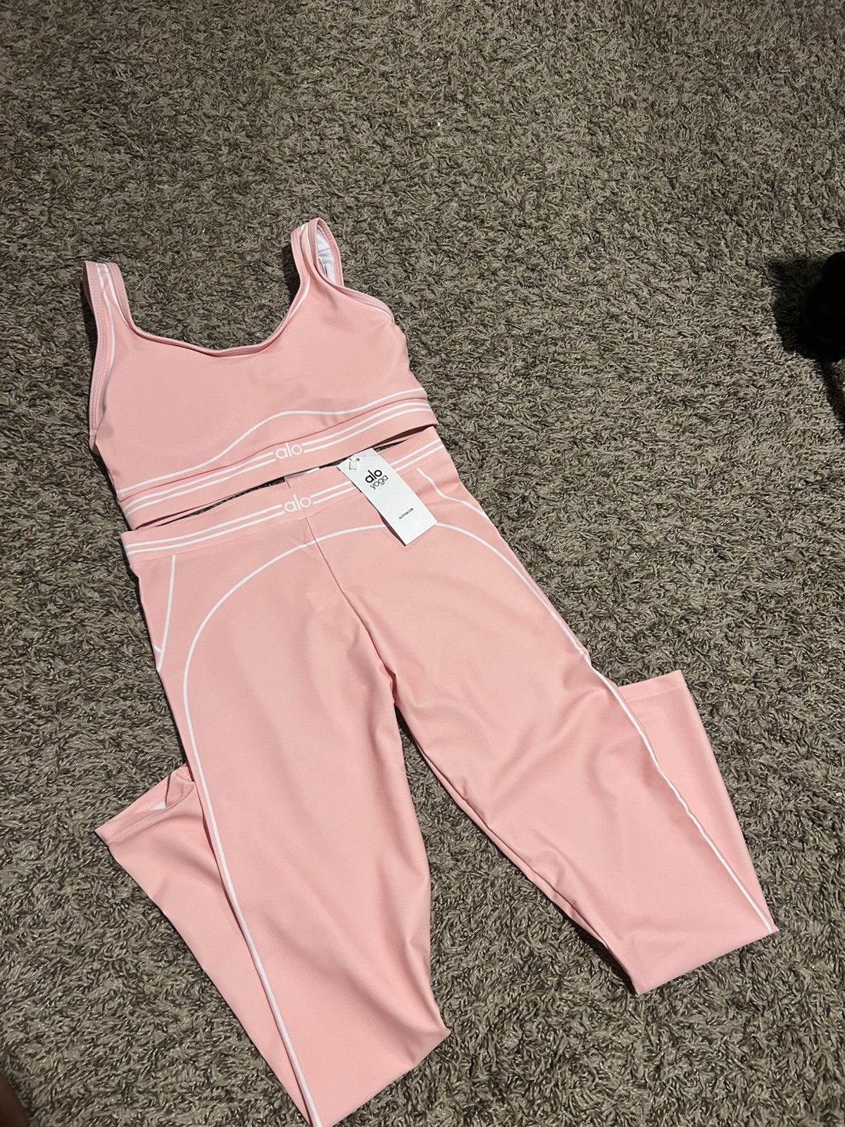 Alo Yoga alo yoga set size small for $100 Size 27" / US 4 / IT 40 - 1 Thumbnail