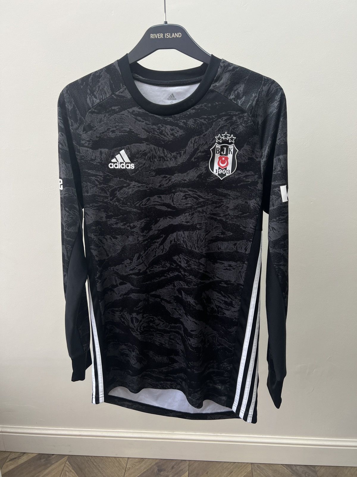 Adidas Adidas Besiktas Karius Jersey Goalkeeper shirt 2019 - 2020 Size US S / EU 44-46 / 1 - 2 Thumbnail