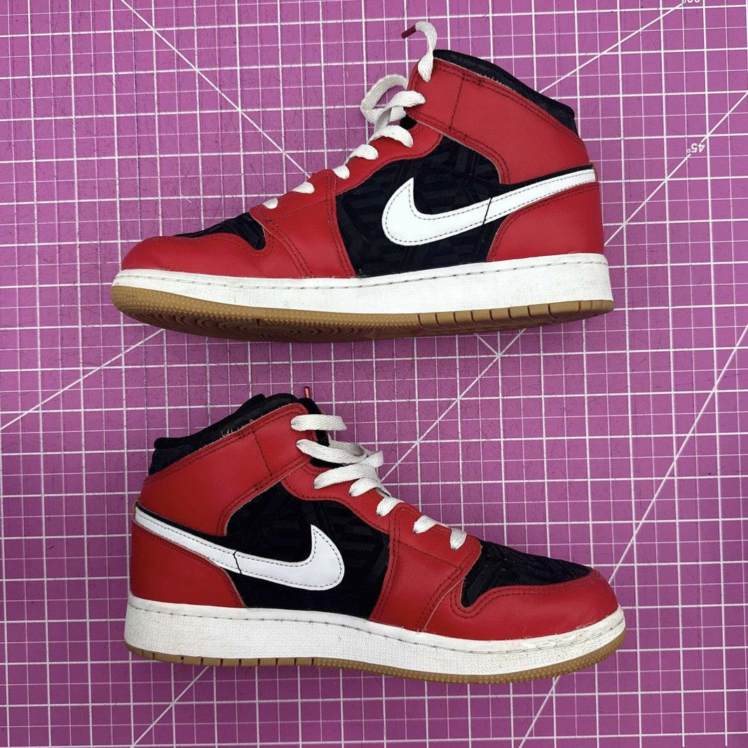 Jordan Brand Air Jordan 1 Mid Christmas SE GS Youth 6.5Y Size US 6.5 / EU 39-40 - 2 Thumbnail