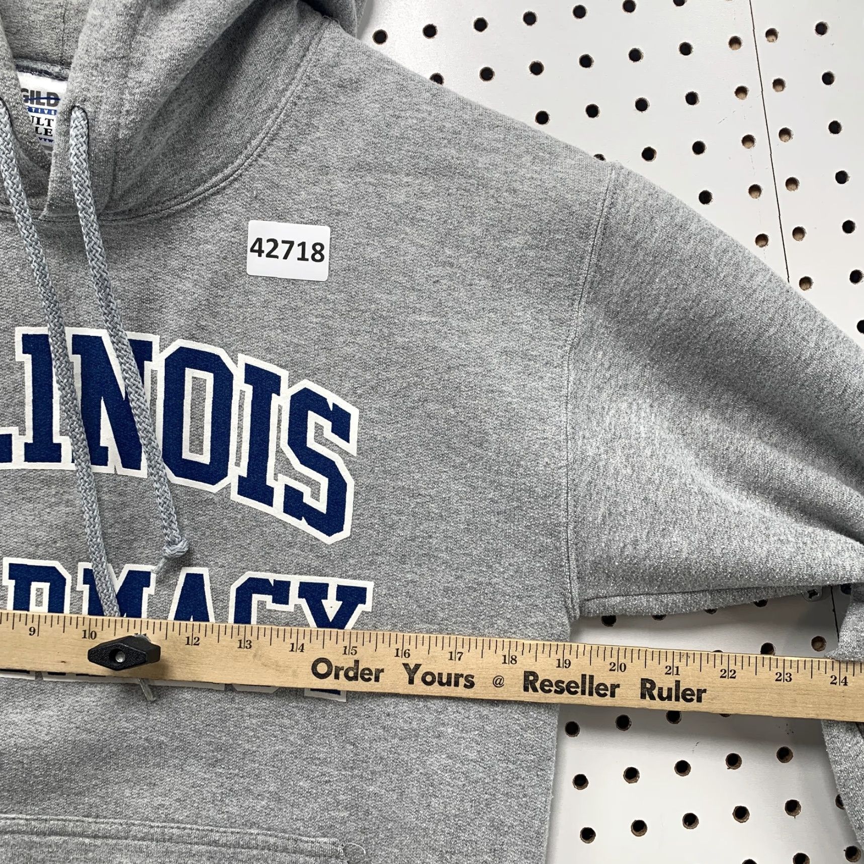 Gildan ILLINOIS PHARMACY Hoodie Sweatshirt Mens Small Gray Hooded Pullover Knit Fleece 50% Cotton 50% Polyester Gildan Heavy Blend Men Size US S / EU 44-46 / 1 - 4 Thumbnail