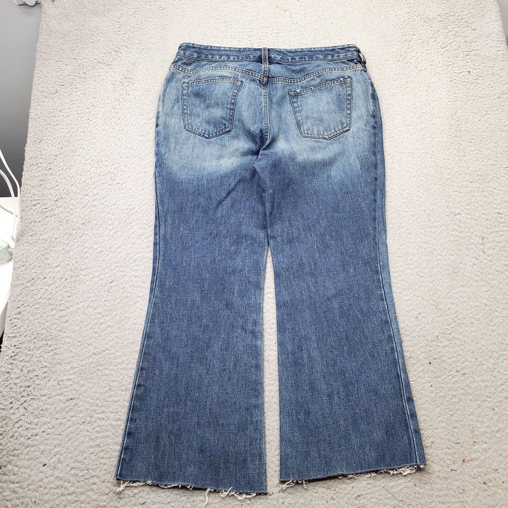 Kenneth Cole Kenneth Cole Bootcut Jeans Womens 32 Blue Denim Streetwear Grunge Frayed Hem Jeans Womens Size 32 Blue Denim 5-Pocket Boyfriend Bootcut Size 24" / US 00 / IT 34 - 2 Thumbnail