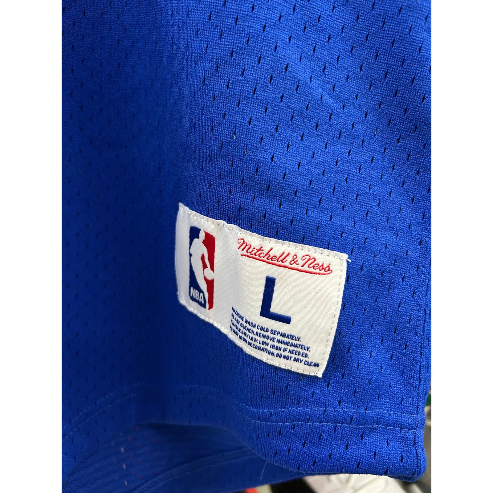 Mitchell & Ness Philadelphia 76ers "Hardwood Classics" V-neck mesh T-shirt Size US L / EU 52-54 / 3 - 6 Thumbnail