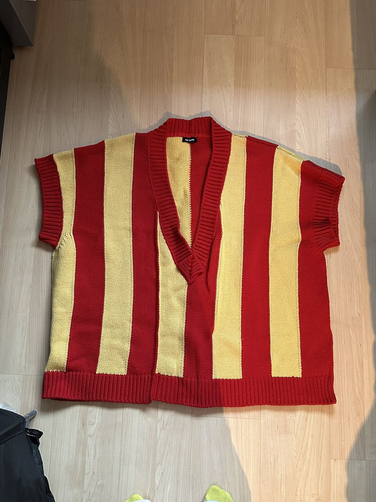 Raf Simons AW16 OVERSIZEDSLEEVELESS RED/YELLOW V-NECK KNIT Size US L / EU 52-54 / 3 - 2 Thumbnail