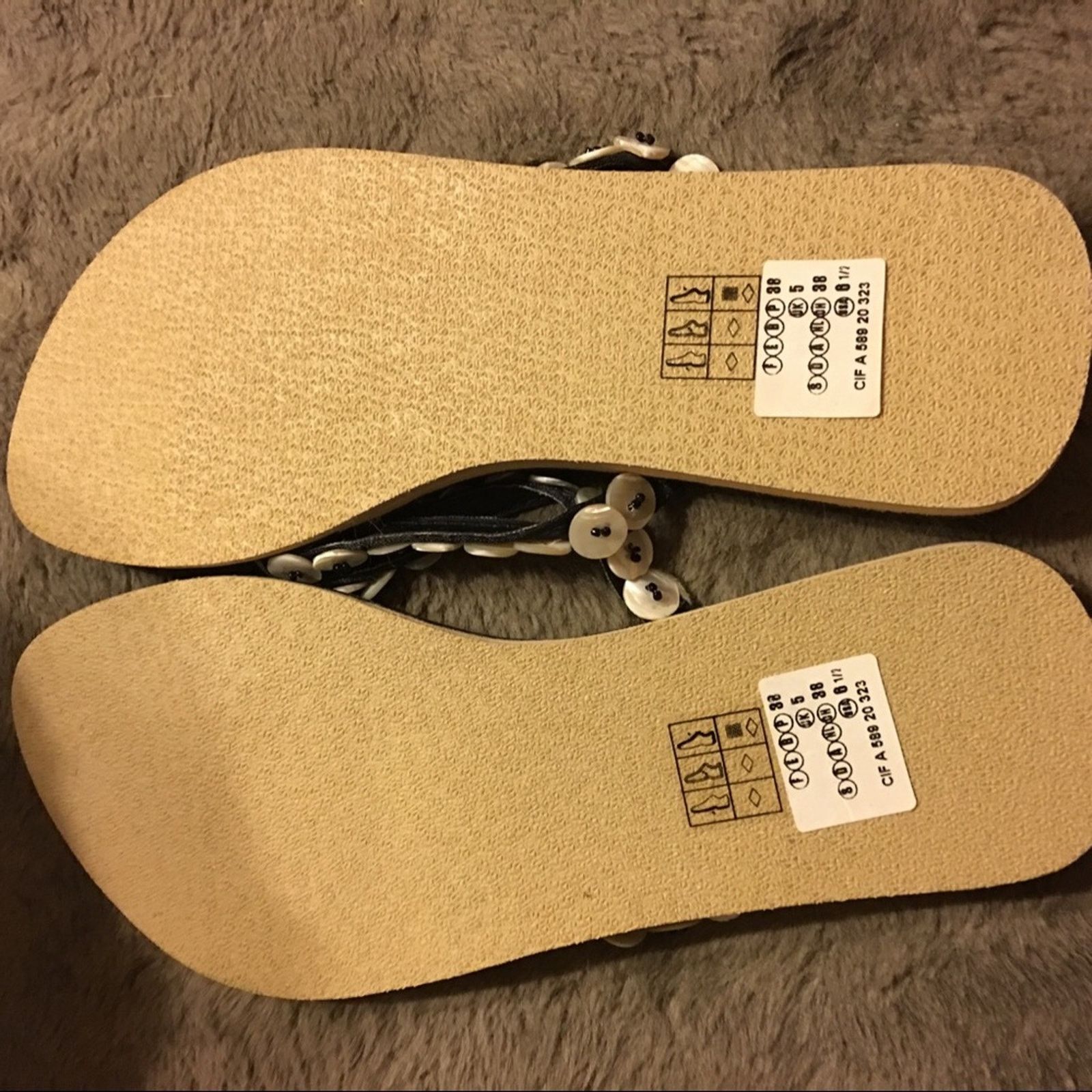 Other Couleurs d’ete black thong sandals bead detail Size US 8.5 / IT 38.5 - 8 Thumbnail